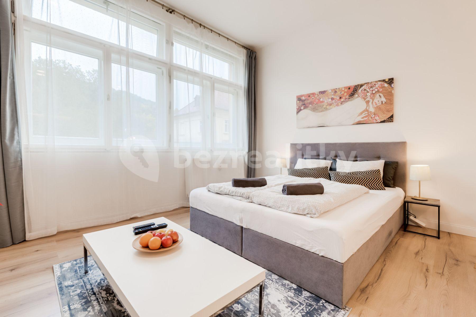 Pronájem bytu 1+kk 33 m², Újezd, Praha, Praha