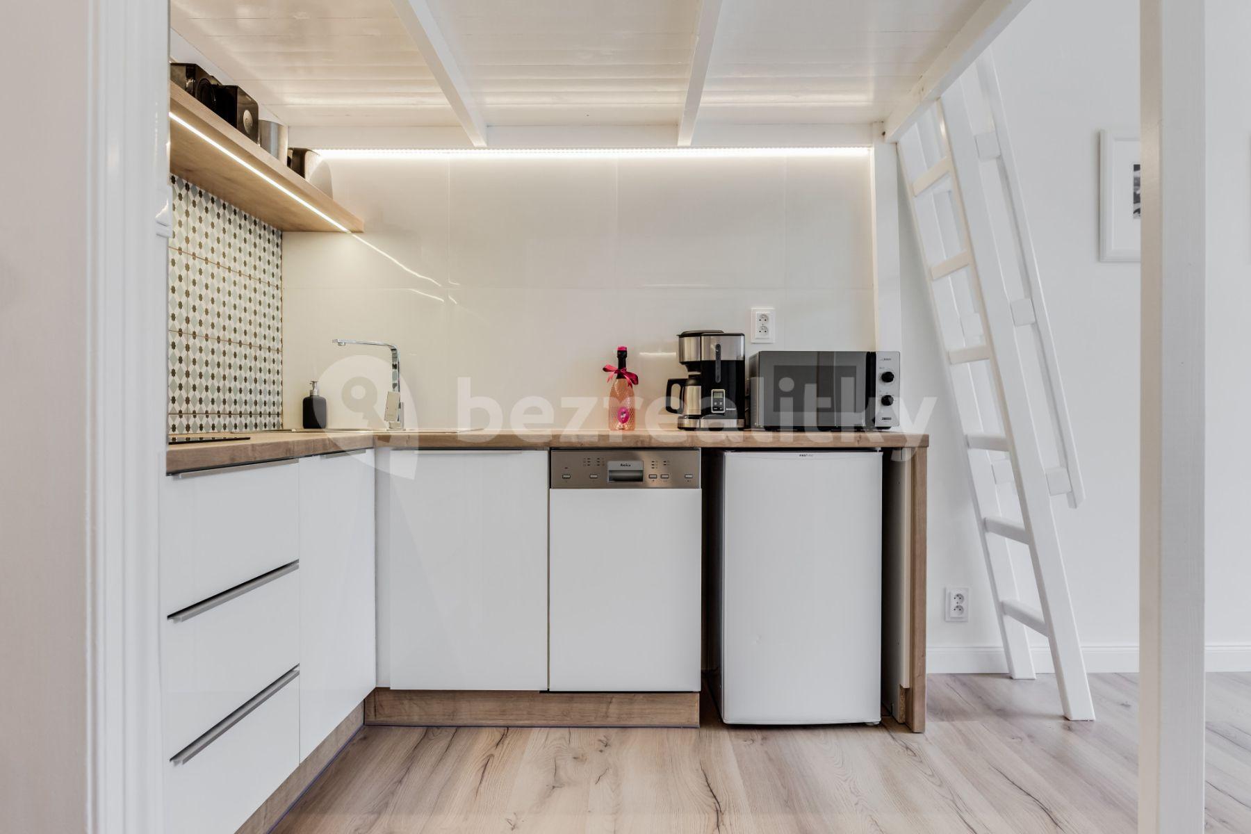 Pronájem bytu 1+kk 33 m², Újezd, Praha, Praha