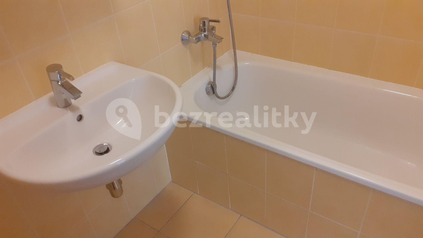 Pronájem bytu 2+kk 45 m², V Honech, Klecany, Středočeský kraj