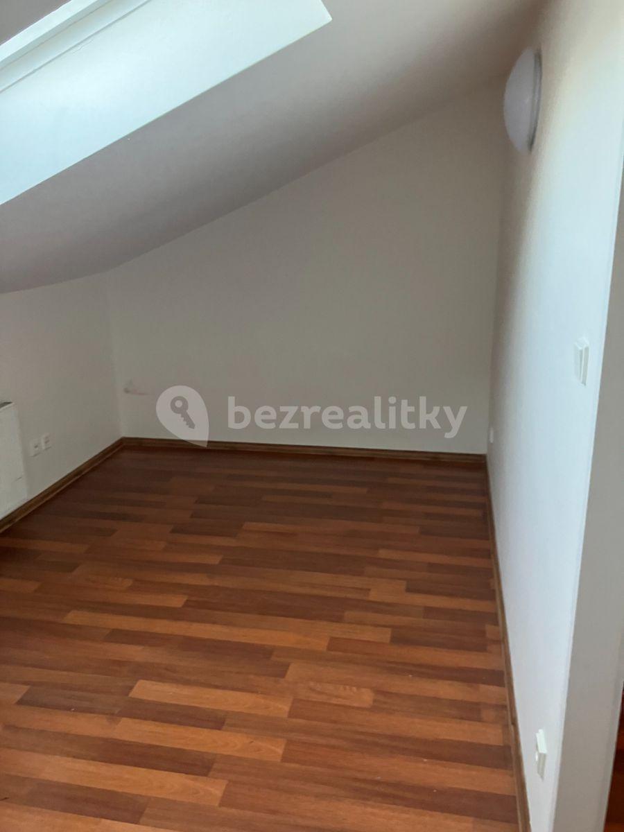 Pronájem bytu 2+1 50 m², nám. Draha, Hřebeč, Středočeský kraj