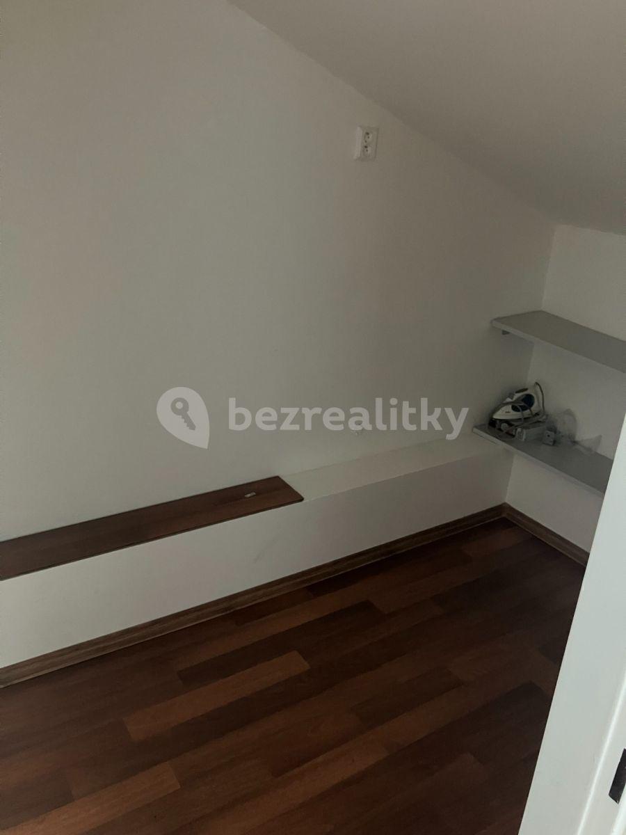 Pronájem bytu 2+1 50 m², nám. Draha, Hřebeč, Středočeský kraj