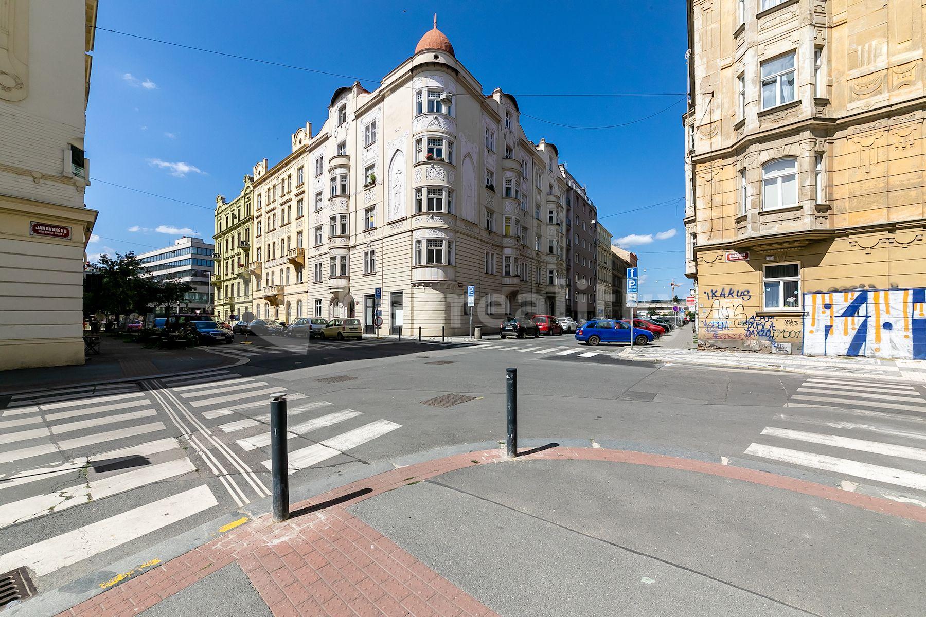 Prodej bytu 1+1 53 m², Janovského, Praha, Praha