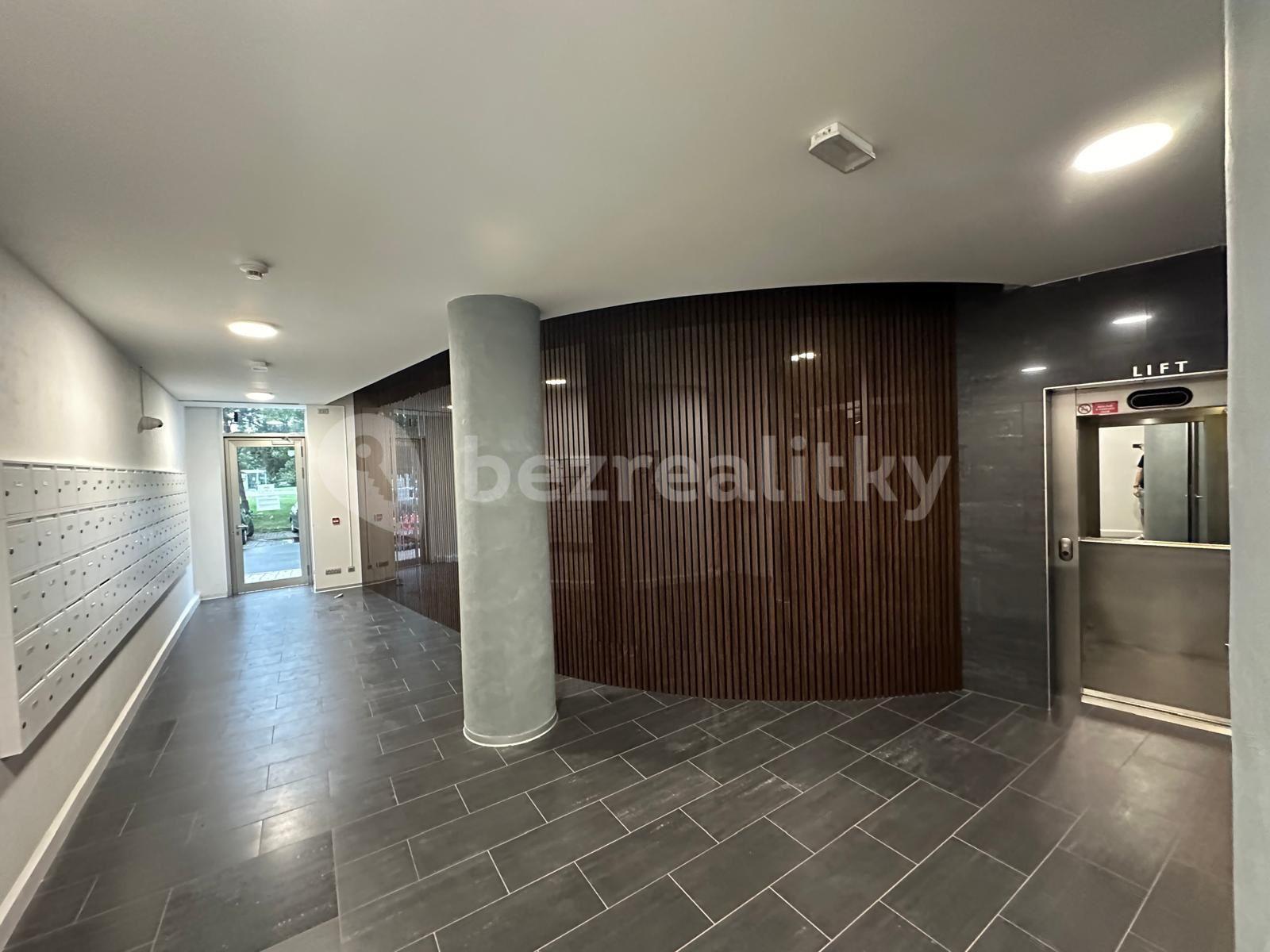 Pronájem bytu 1+kk 23 m², Suchdolské náměstí, Praha, Praha