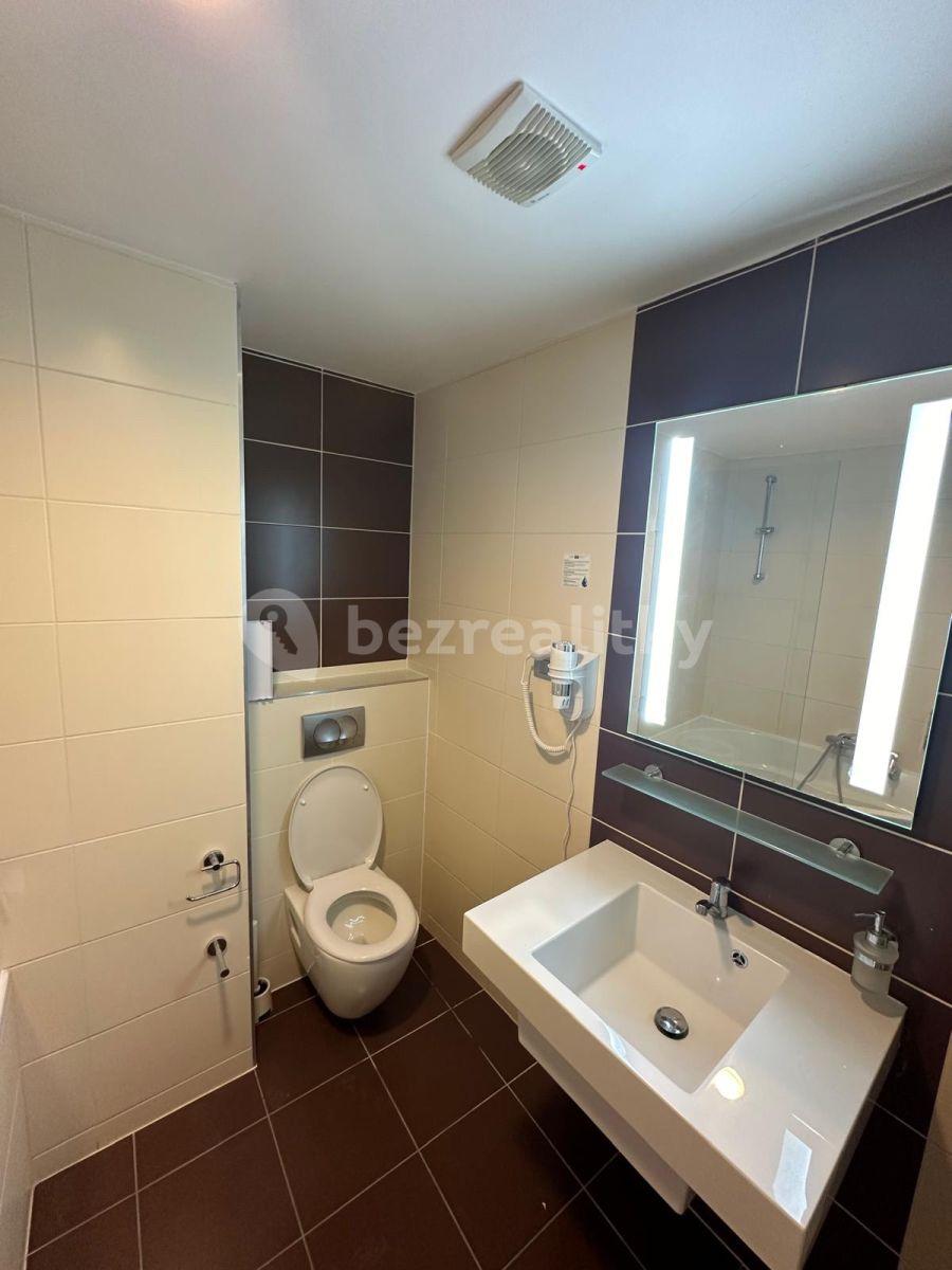 Pronájem bytu 1+kk 23 m², Suchdolské náměstí, Praha, Praha