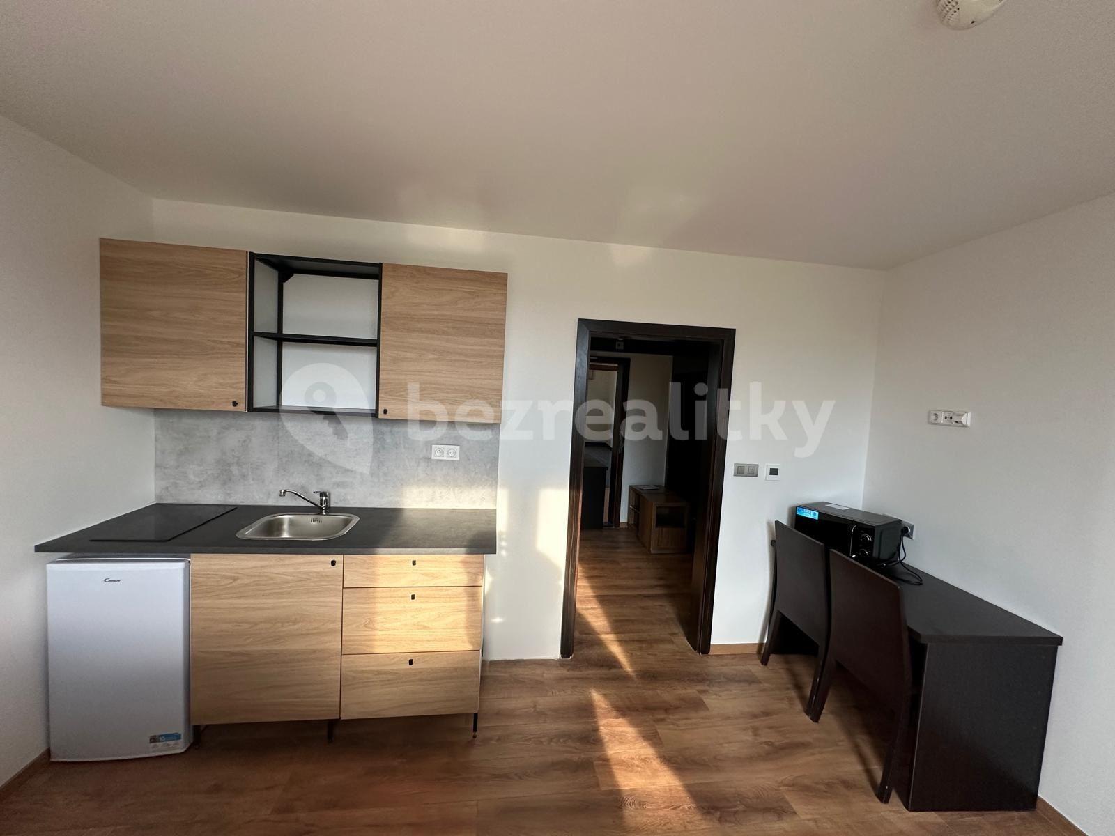 Pronájem bytu 1+kk 23 m², Suchdolské náměstí, Praha, Praha