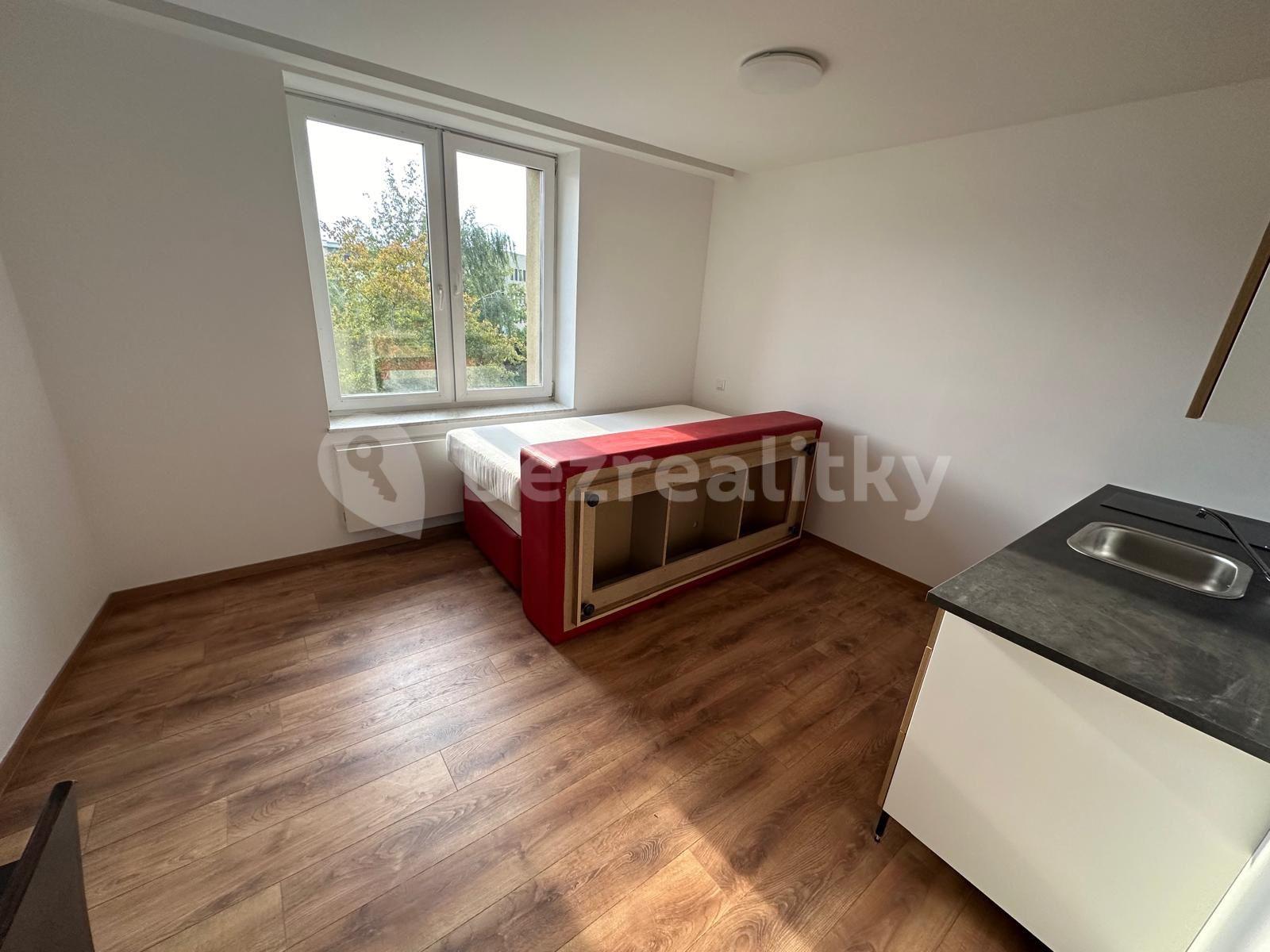 Pronájem bytu 1+kk 23 m², Suchdolské náměstí, Praha, Praha