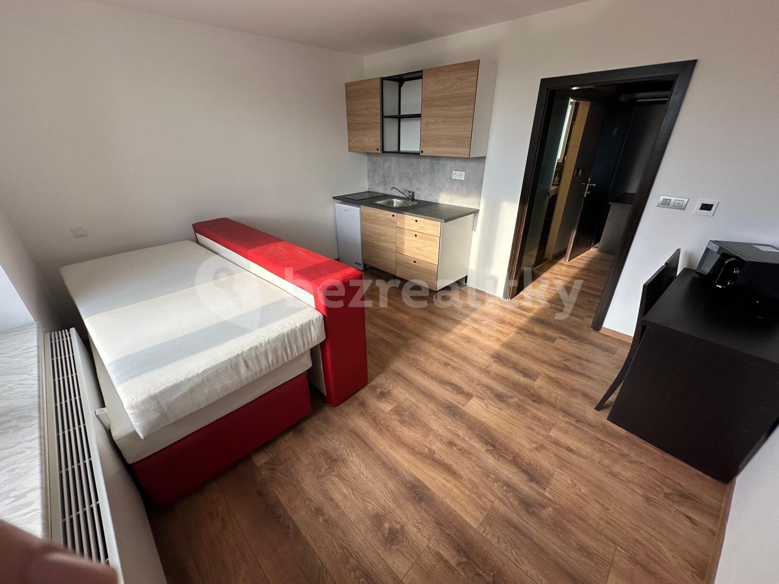 Pronájem bytu 1+kk 23 m², Suchdolské náměstí, Praha, Praha