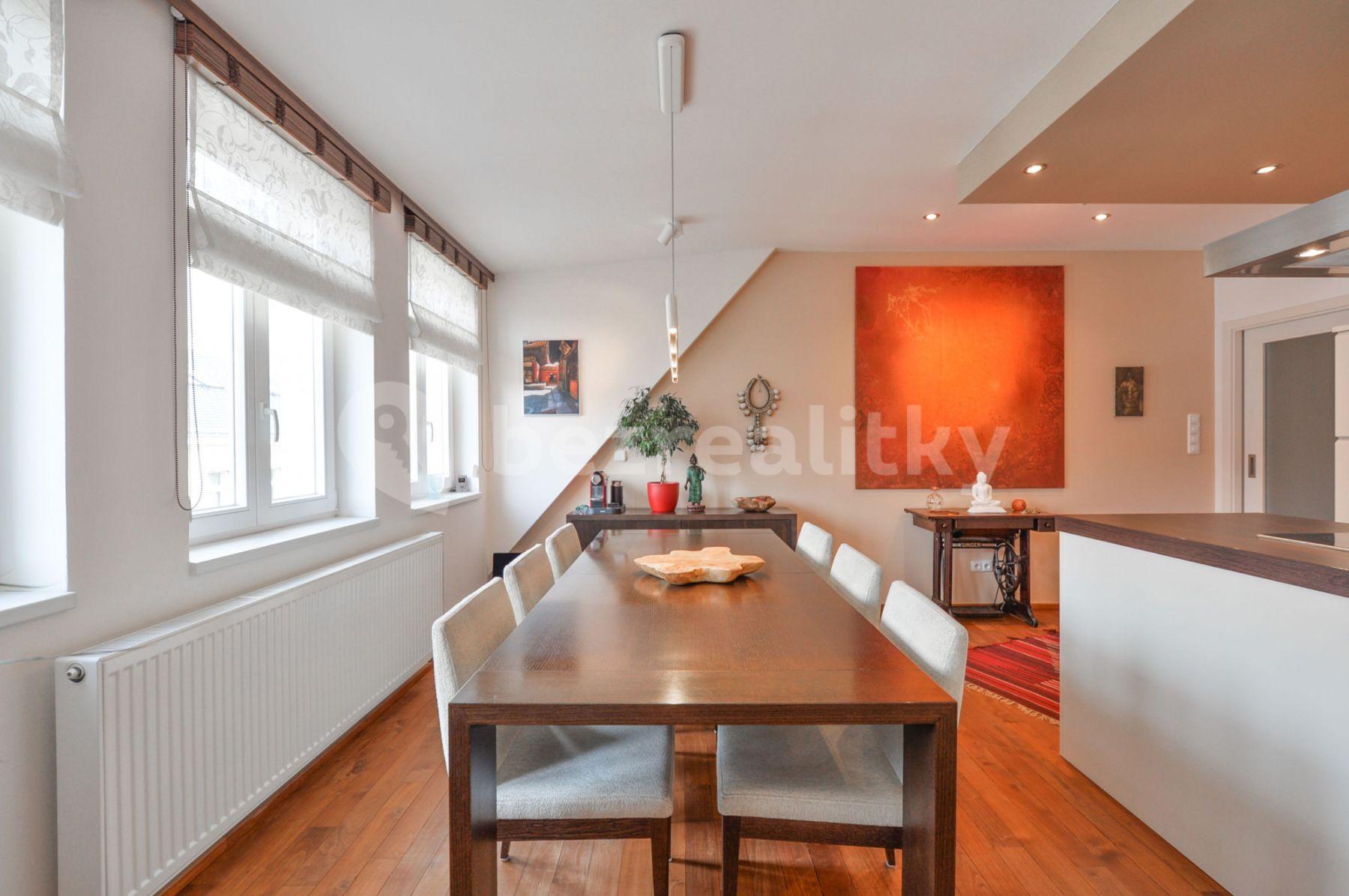 Pronájem bytu 2+kk 78 m², Varšavská, Praha, Praha