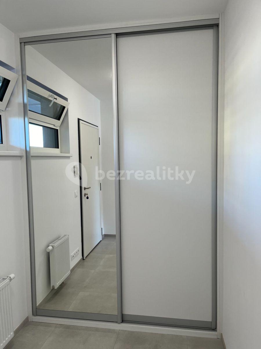 Pronájem bytu 1+kk 32 m², Milánská, Praha, Praha