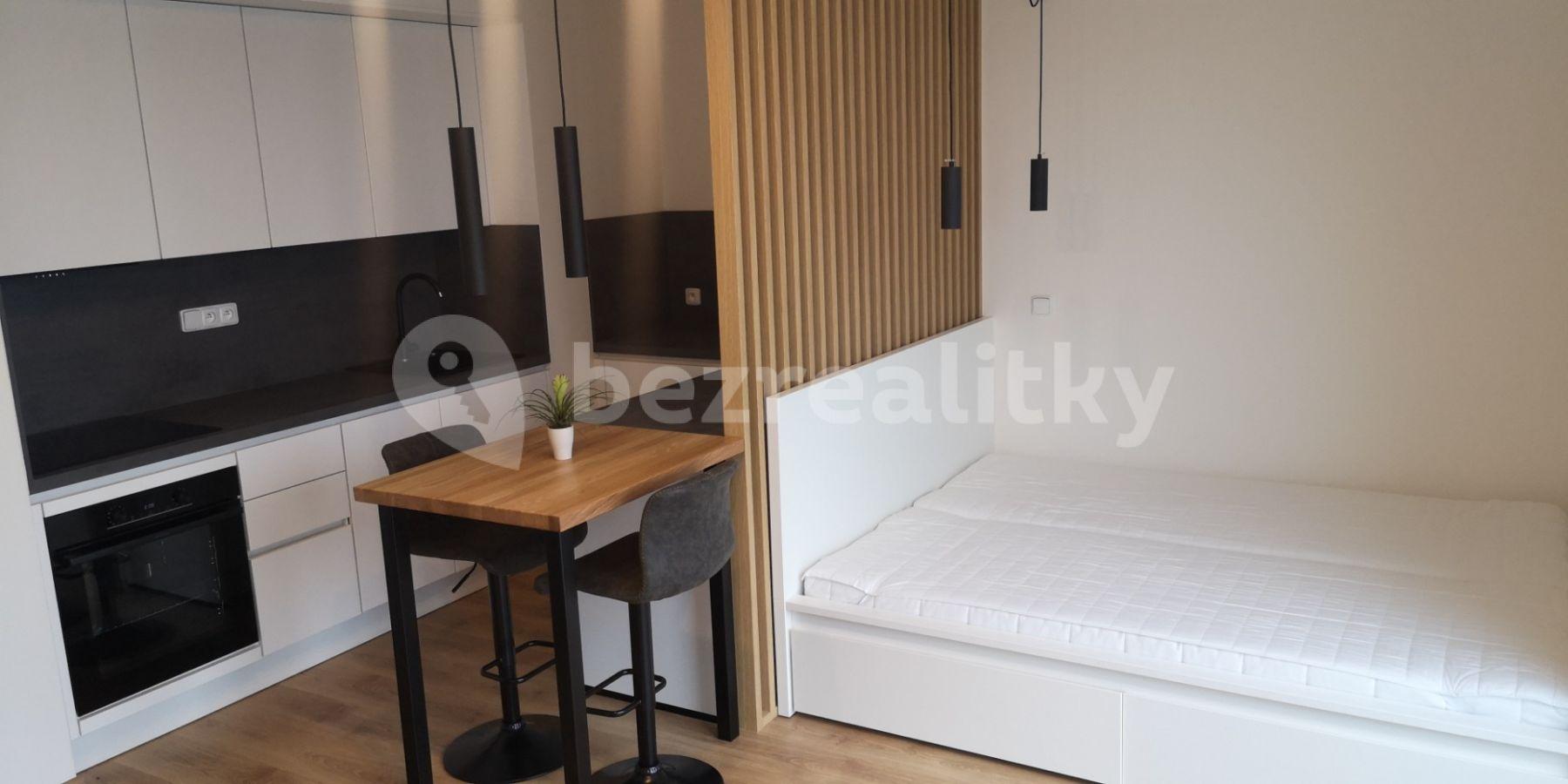 Pronájem bytu 1+kk 31 m², Heřmanická, Praha, Praha