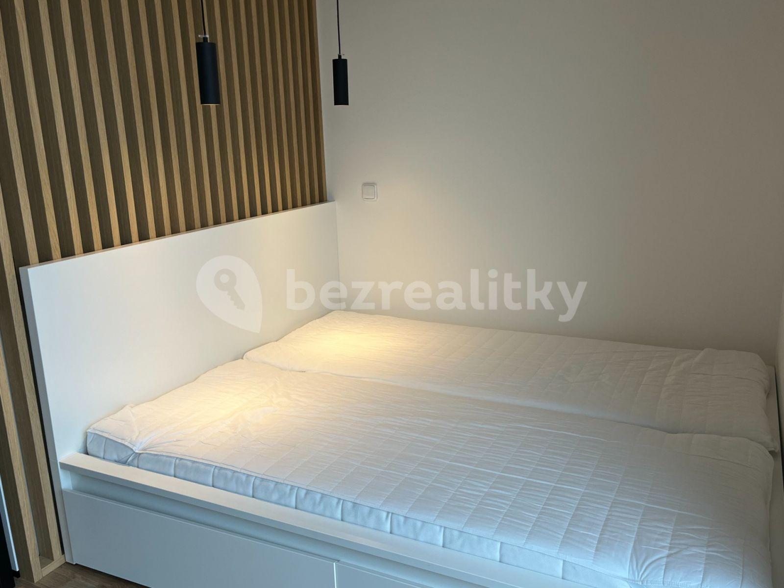 Pronájem bytu 1+kk 31 m², Heřmanická, Praha, Praha