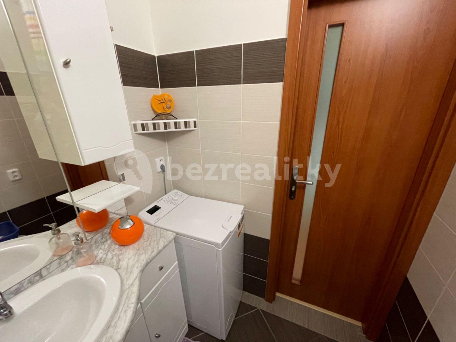 Pronájem bytu 2+1 60 m², Famfulíkova, Praha, Praha