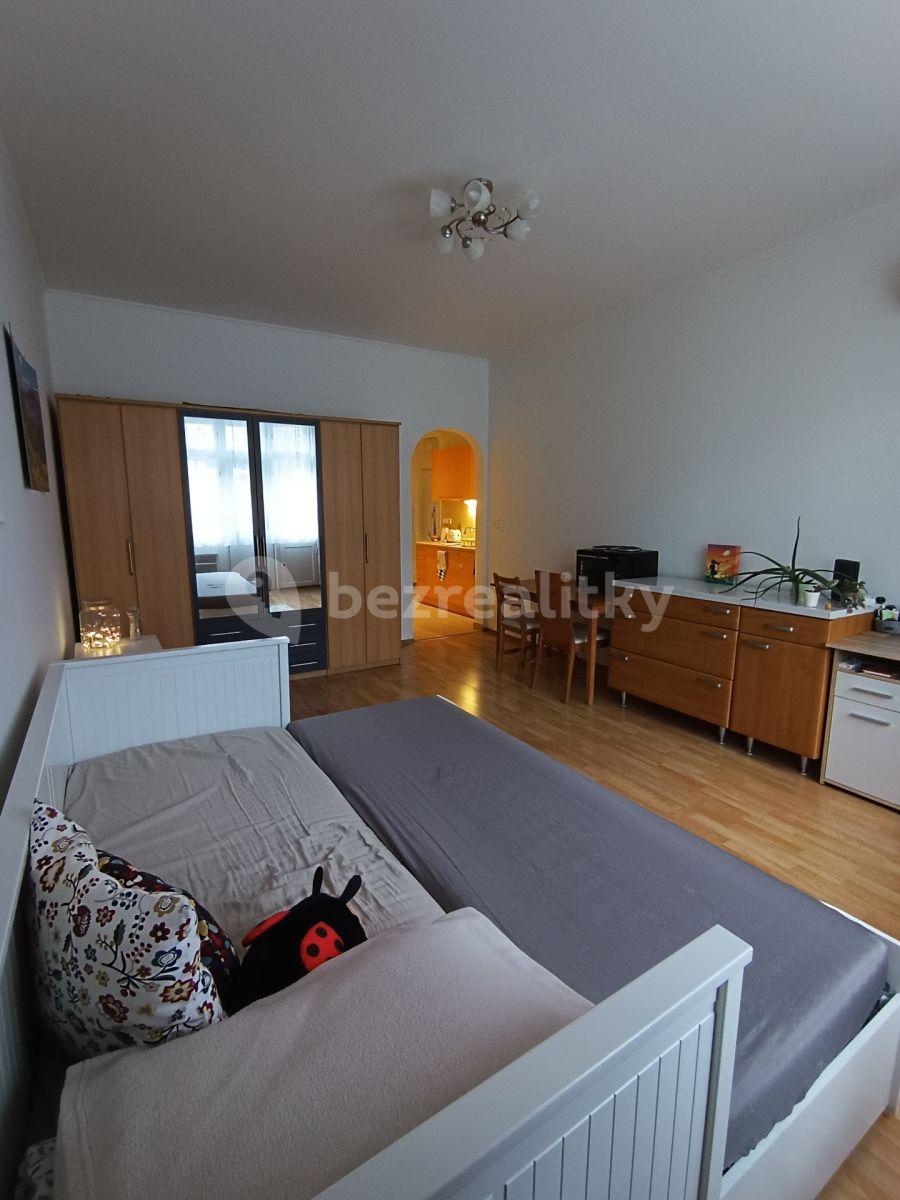 Pronájem bytu 1+kk 31 m², Madridská, Praha, Praha