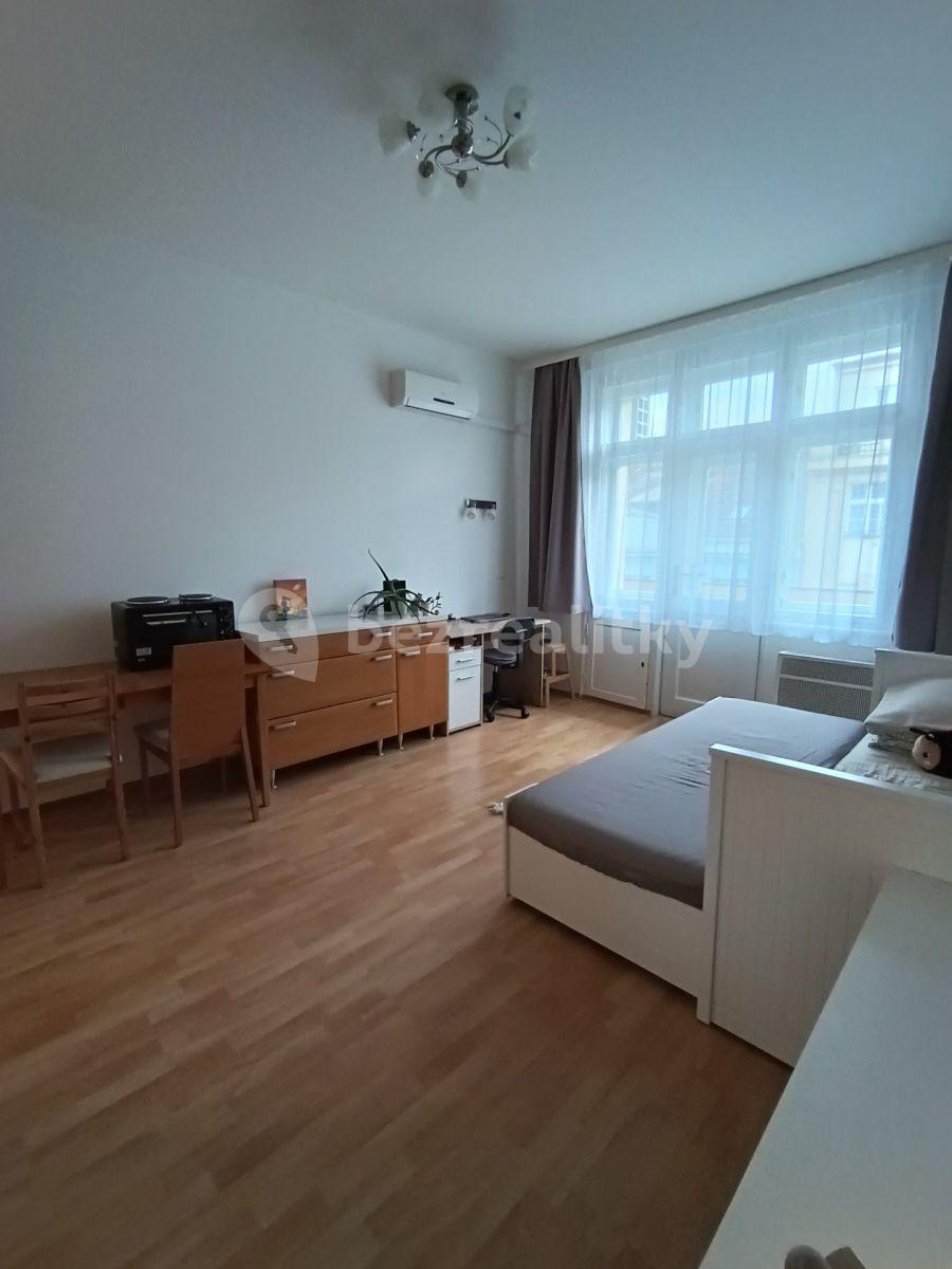 Pronájem bytu 1+kk 31 m², Madridská, Praha, Praha