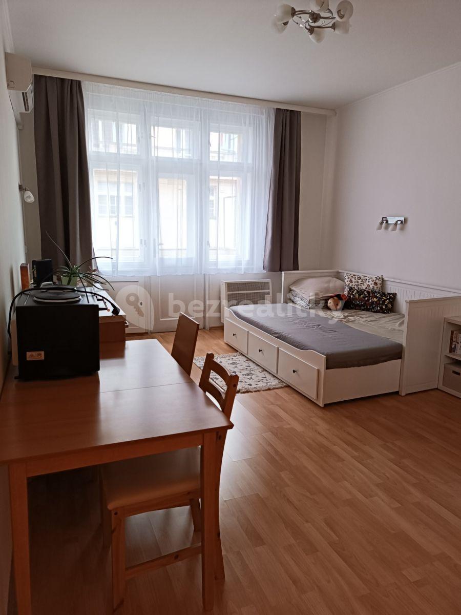 Pronájem bytu 1+kk 31 m², Madridská, Praha, Praha