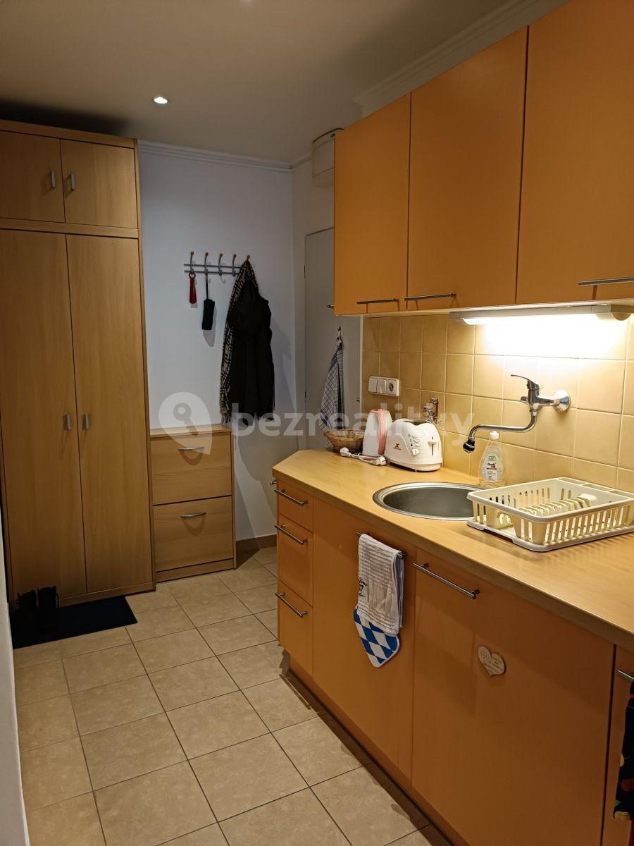 Pronájem bytu 1+kk 31 m², Madridská, Praha, Praha