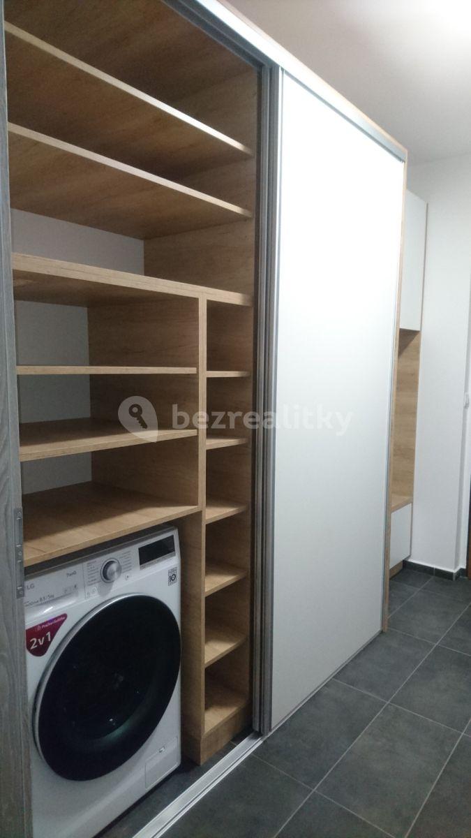 Pronájem bytu 1+kk 40 m², Pod Vinicí, Pardubice, Pardubický kraj