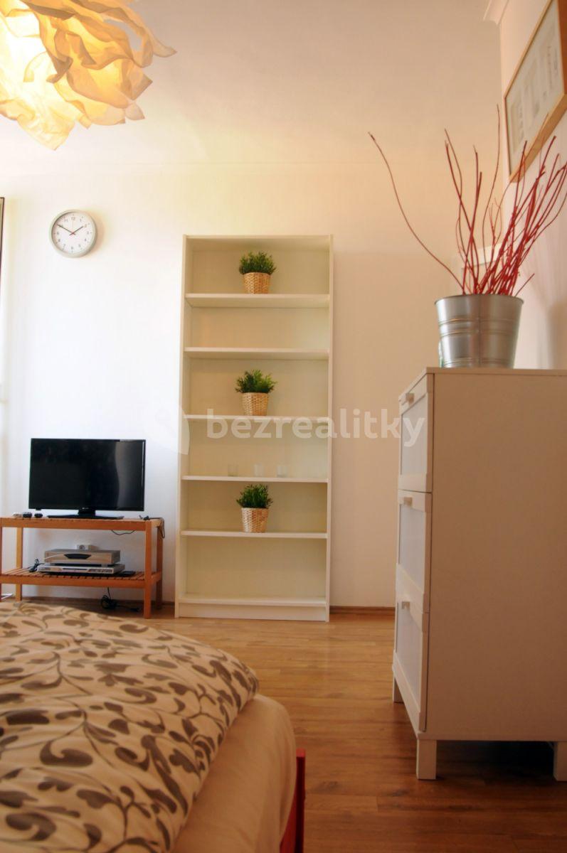 Pronájem bytu 1+kk 36 m², Banskobystrická, Praha, Praha