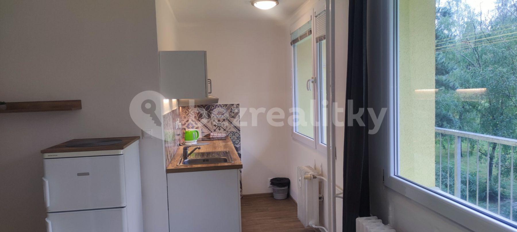 Pronájem bytu 1+kk 27 m², Hurbanova, Praha, Praha