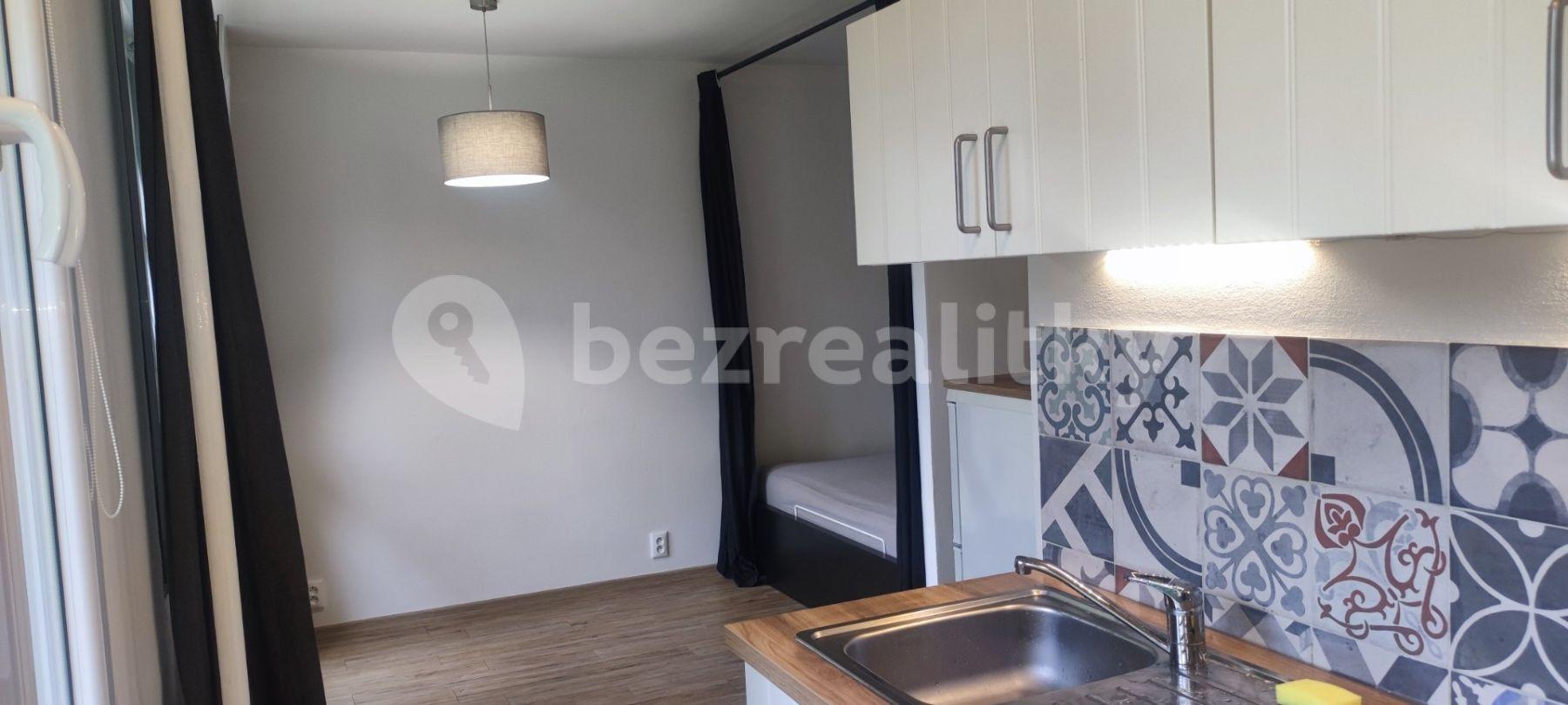 Pronájem bytu 1+kk 27 m², Hurbanova, Praha, Praha