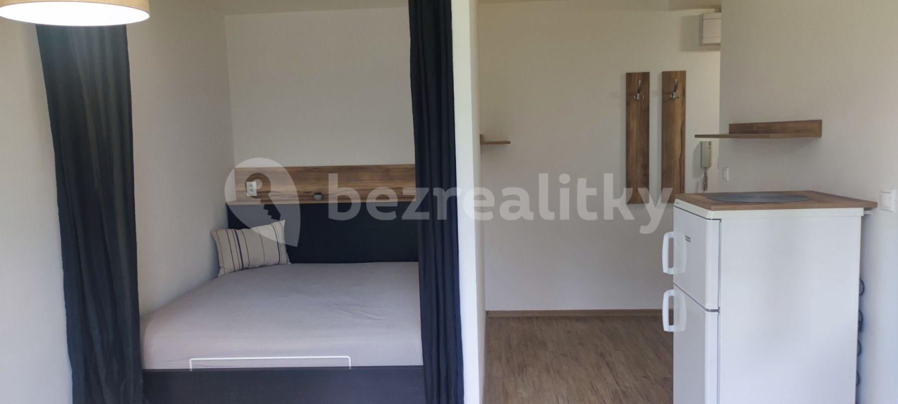 Pronájem bytu 1+kk 27 m², Hurbanova, Praha, Praha