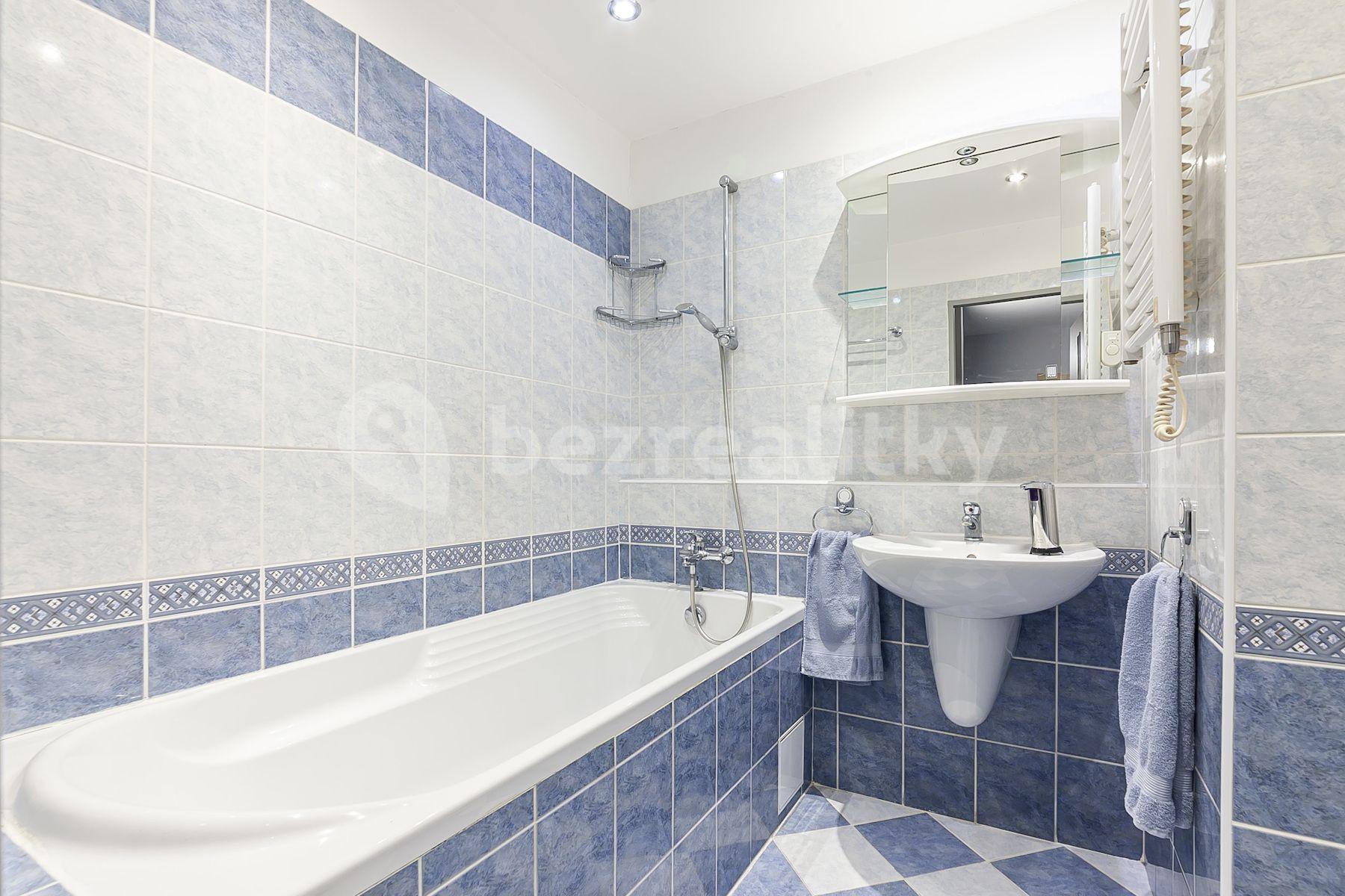 Prodej bytu 3+1 70 m², Krosenská, Praha, Praha