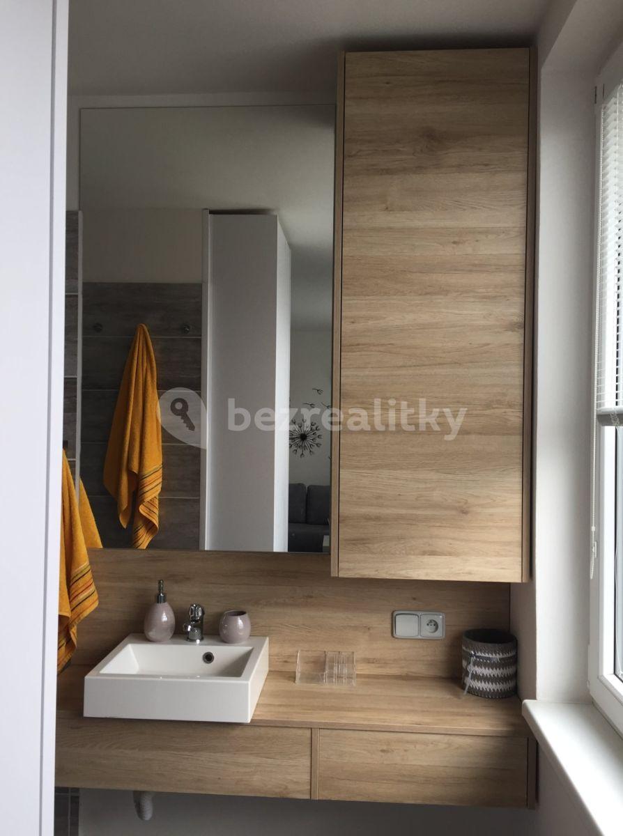 Pronájem bytu 1+kk 31 m², Topolová, Praha, Praha