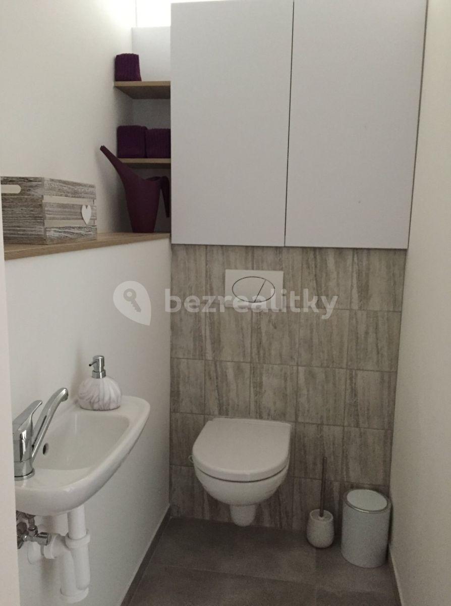 Pronájem bytu 1+kk 31 m², Topolová, Praha, Praha