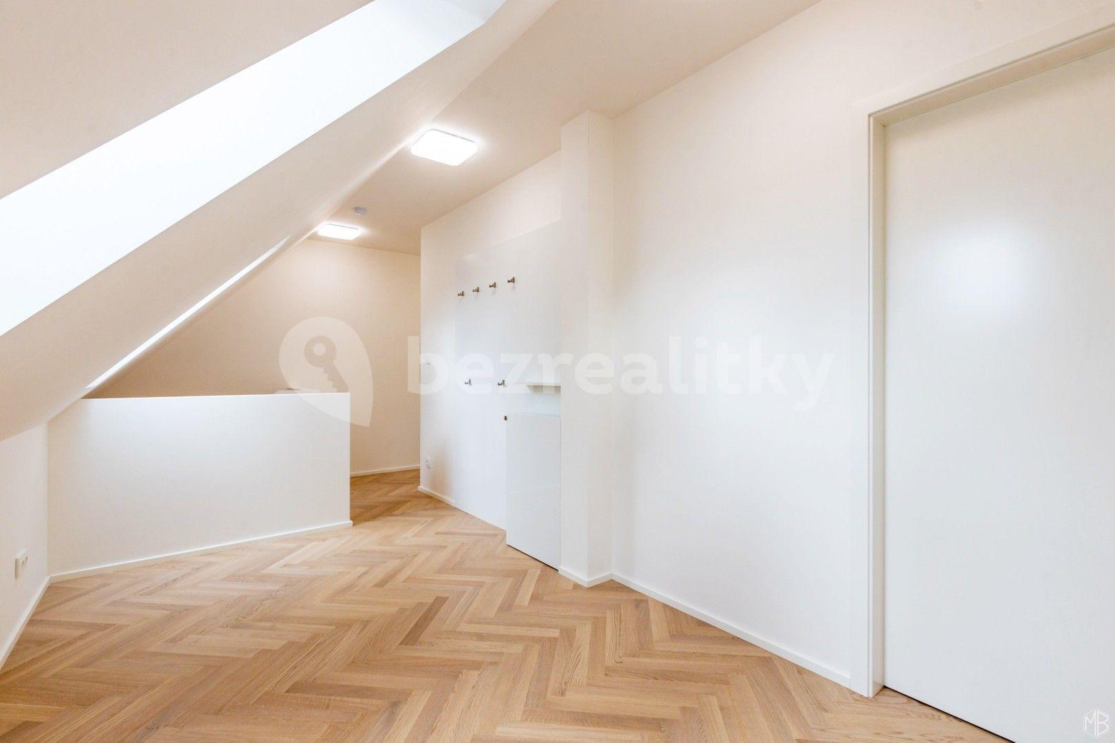 Pronájem bytu 2+kk 65 m², 5. května, Praha, Praha