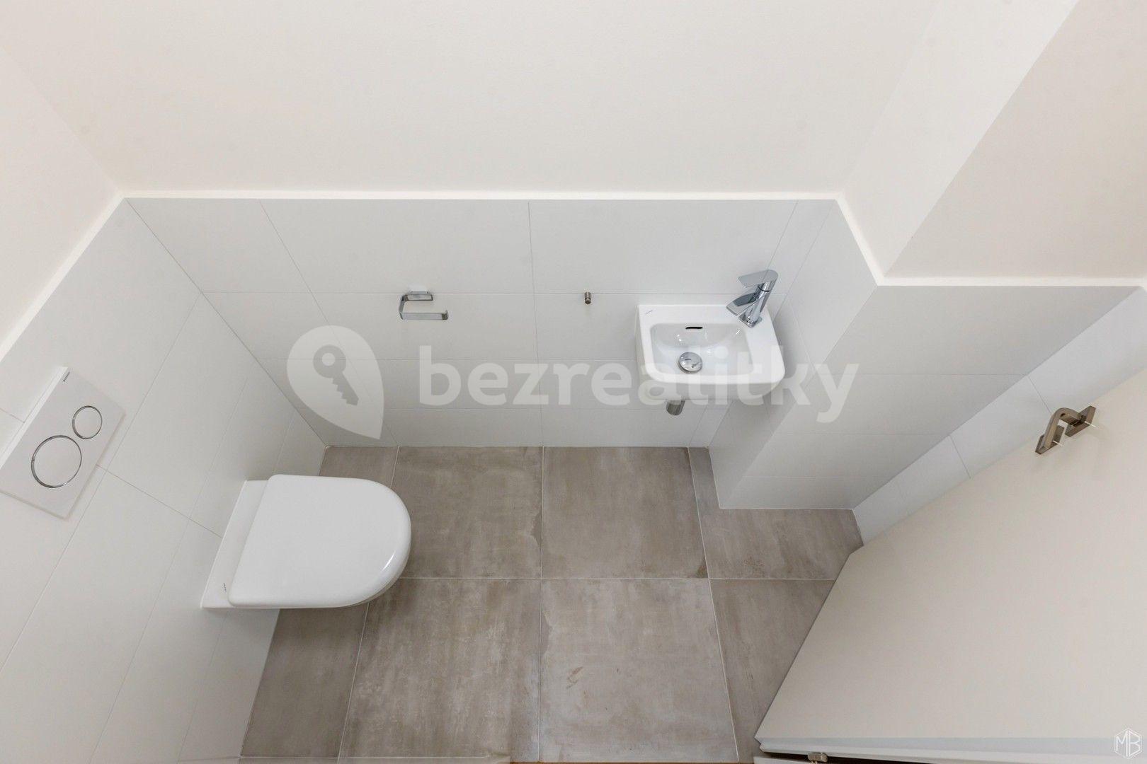 Pronájem bytu 2+kk 65 m², 5. května, Praha, Praha