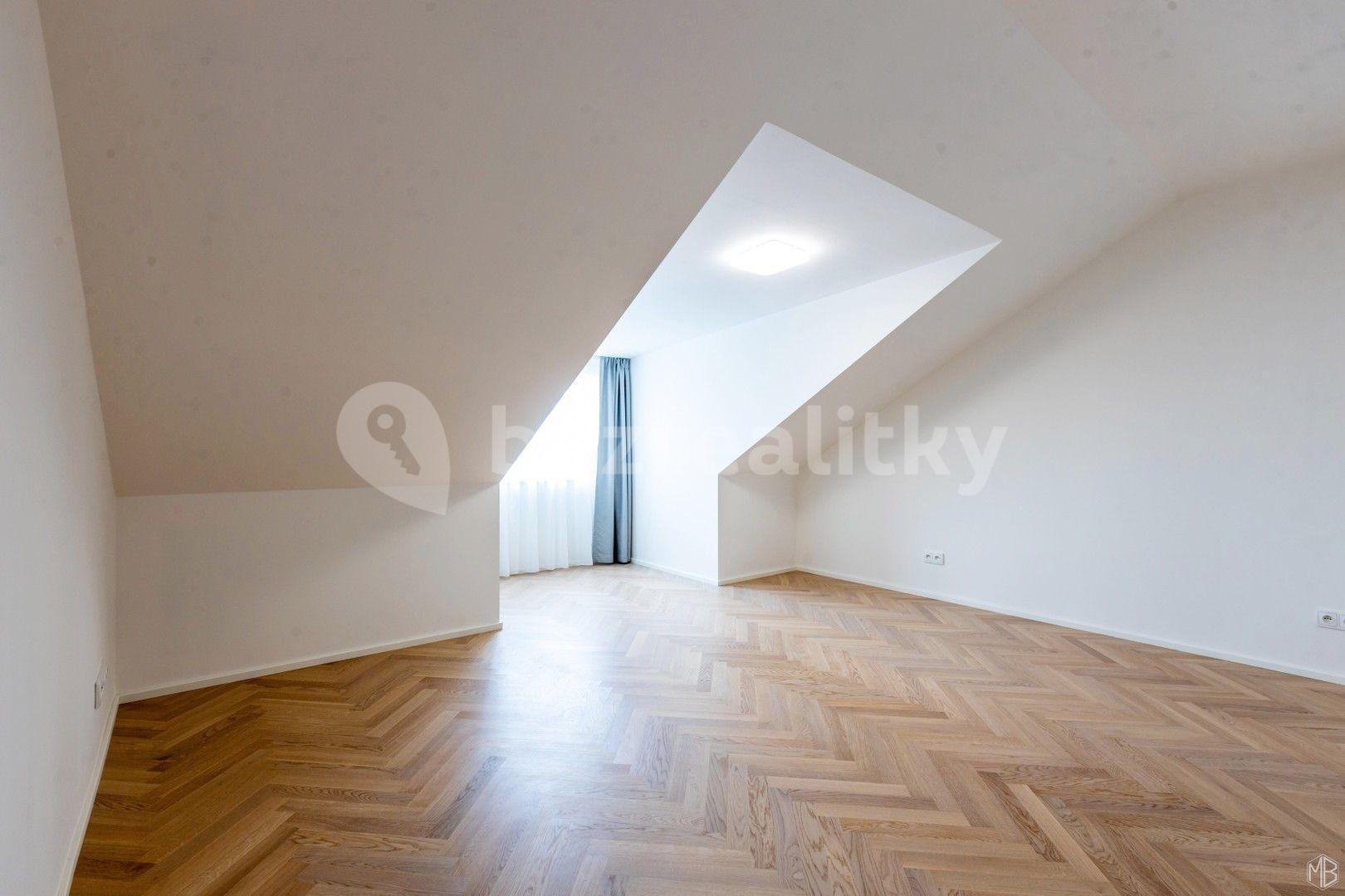 Pronájem bytu 2+kk 65 m², 5. května, Praha, Praha