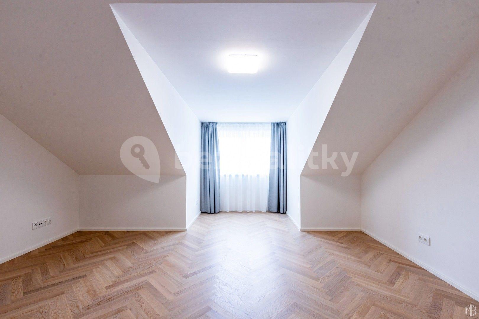 Pronájem bytu 2+kk 65 m², 5. května, Praha, Praha