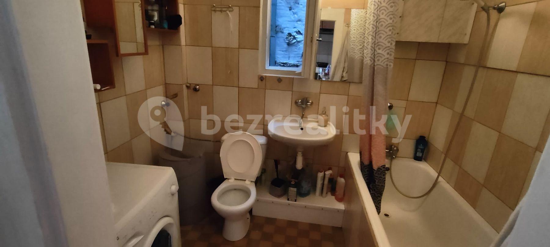 Pronájem bytu 2+1 67 m², Víta Nejedlého, Praha, Praha