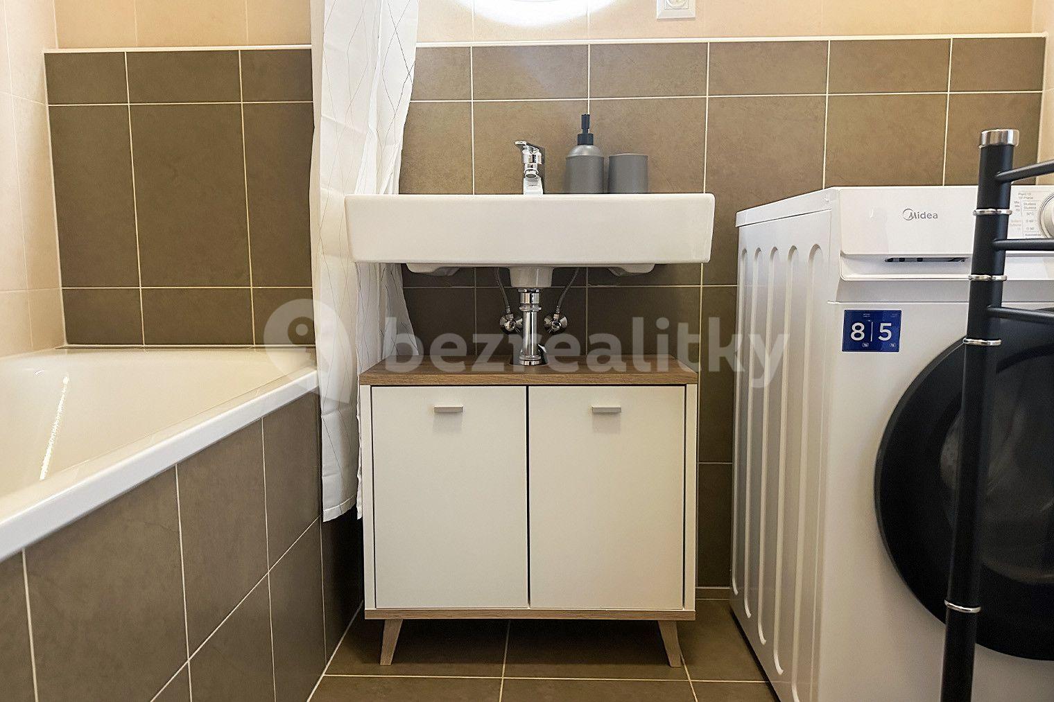 Pronájem bytu 1+1 40 m², Olgy Havlové, Praha, Praha