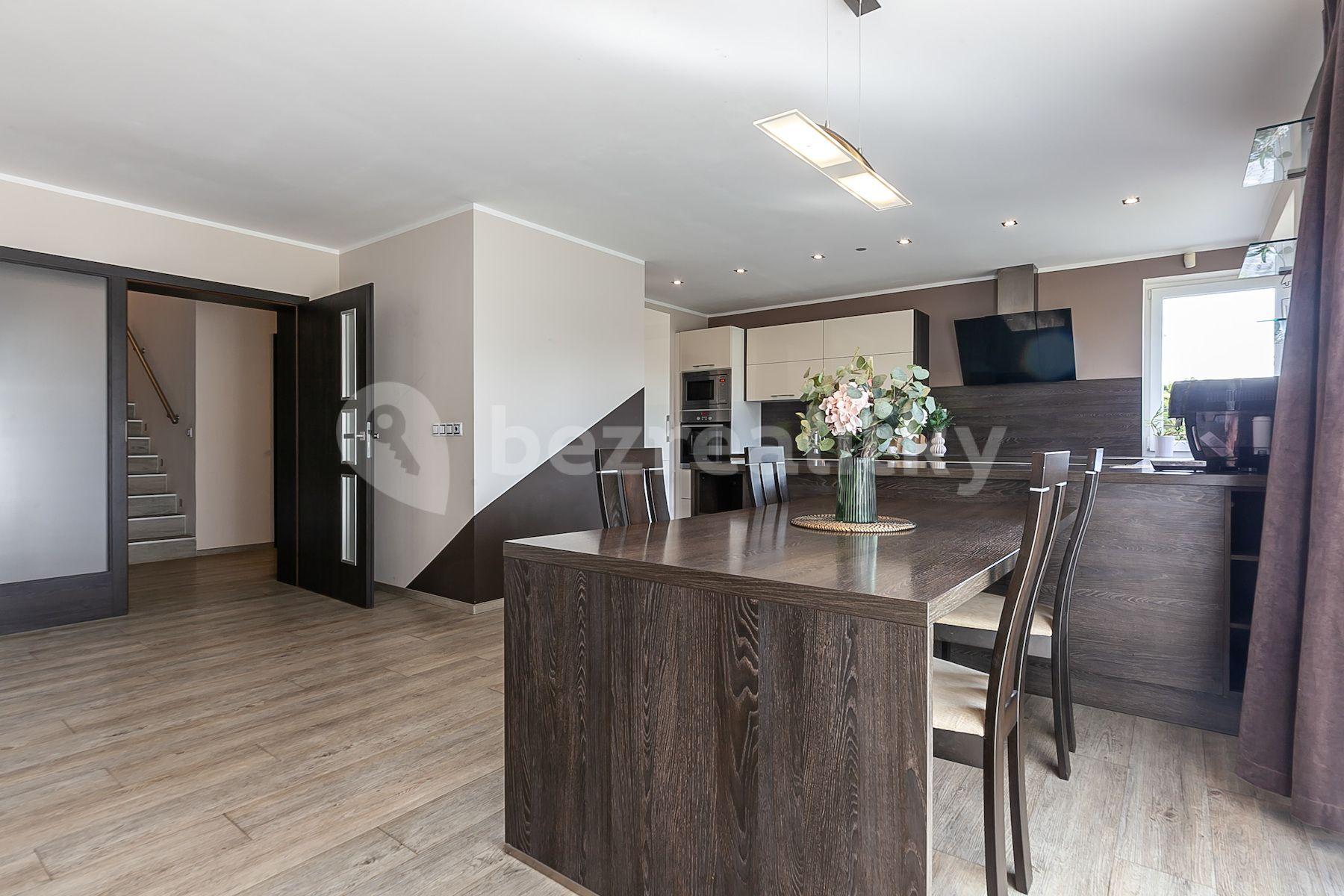 Prodej domu 230 m², pozemek 1.410 m², Diamantová, Horoušany, Středočeský kraj