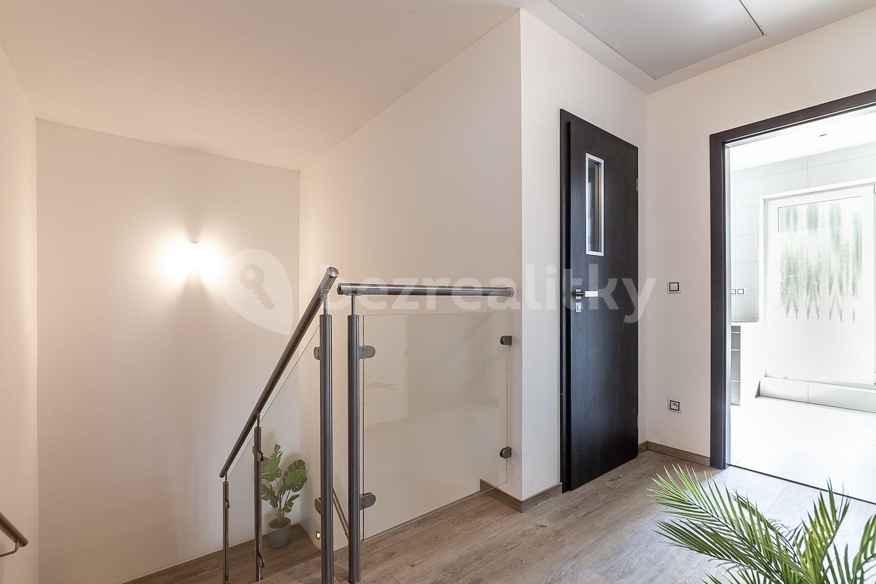 Prodej domu 230 m², pozemek 1.410 m², Diamantová, Horoušany, Středočeský kraj