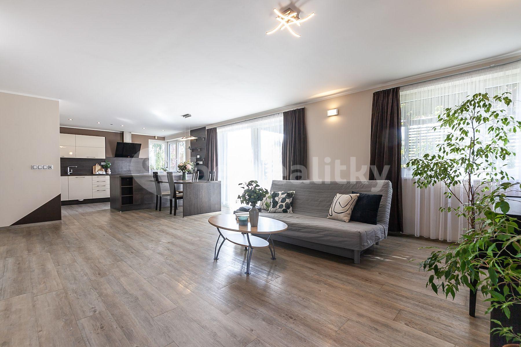 Prodej domu 230 m², pozemek 1.410 m², Diamantová, Horoušany, Středočeský kraj