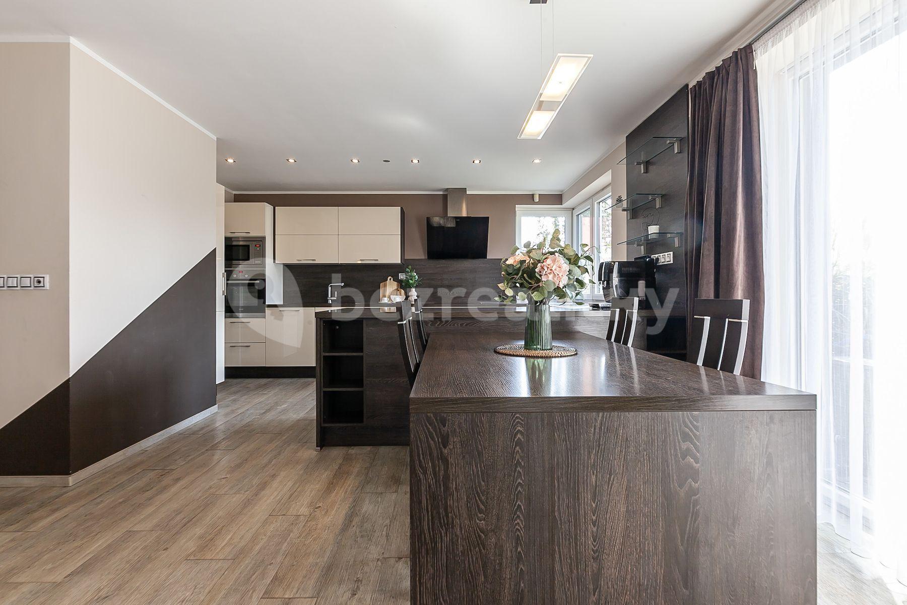 Prodej domu 230 m², pozemek 1.410 m², Diamantová, Horoušany, Středočeský kraj