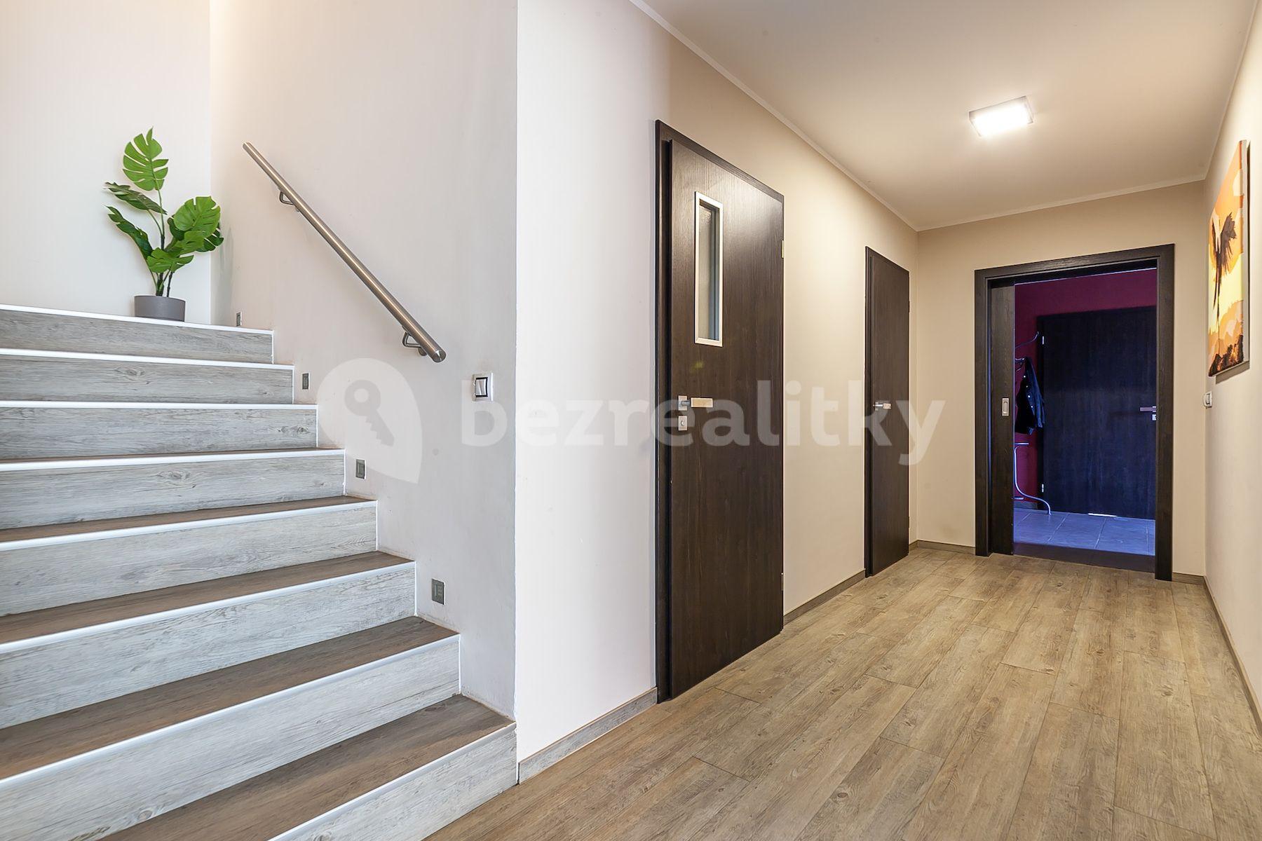 Prodej domu 230 m², pozemek 1.410 m², Diamantová, Horoušany, Středočeský kraj