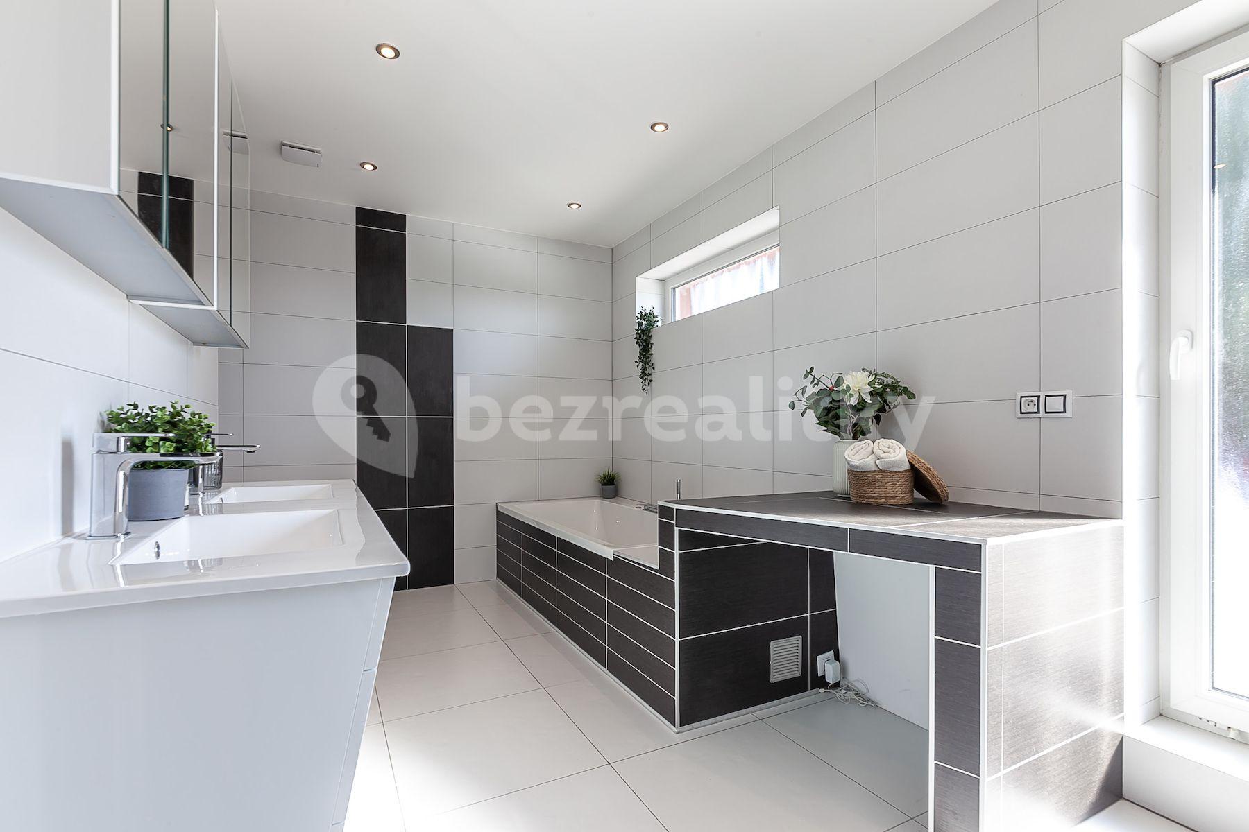 Prodej domu 230 m², pozemek 1.410 m², Diamantová, Horoušany, Středočeský kraj