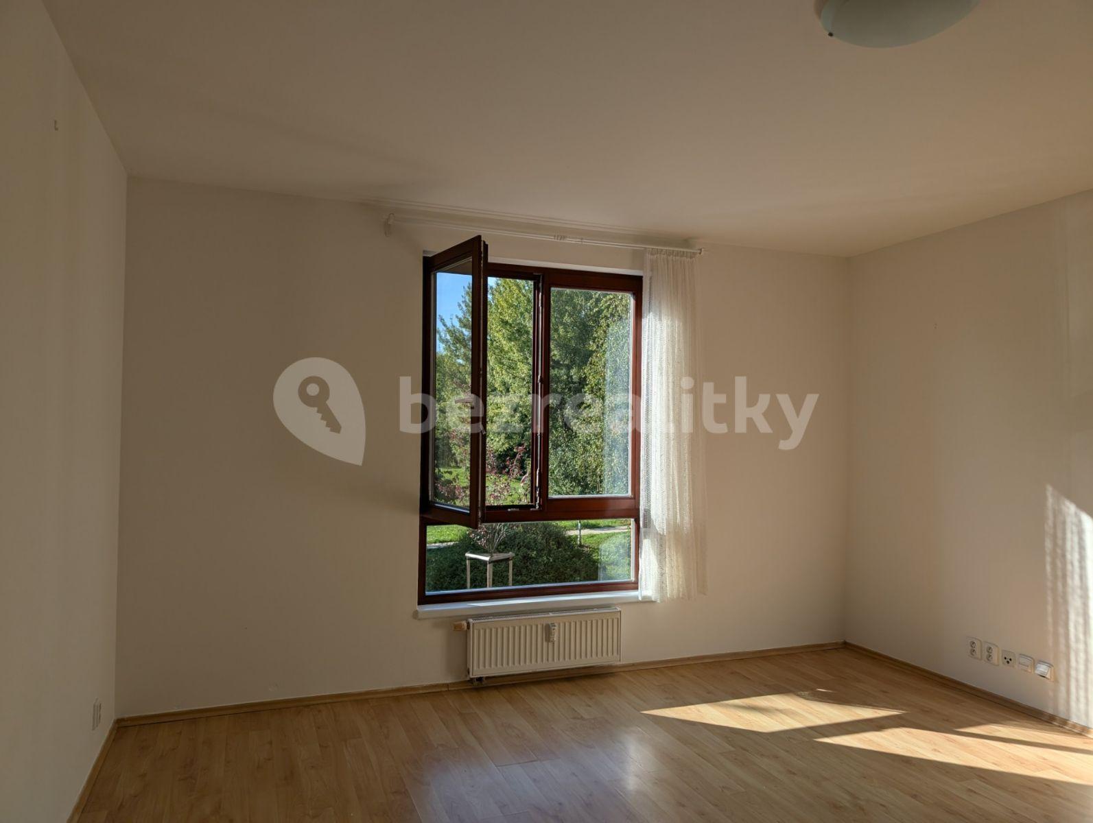 Pronájem bytu 1+kk 30 m², Za Mlýnem, Hostivice, Středočeský kraj