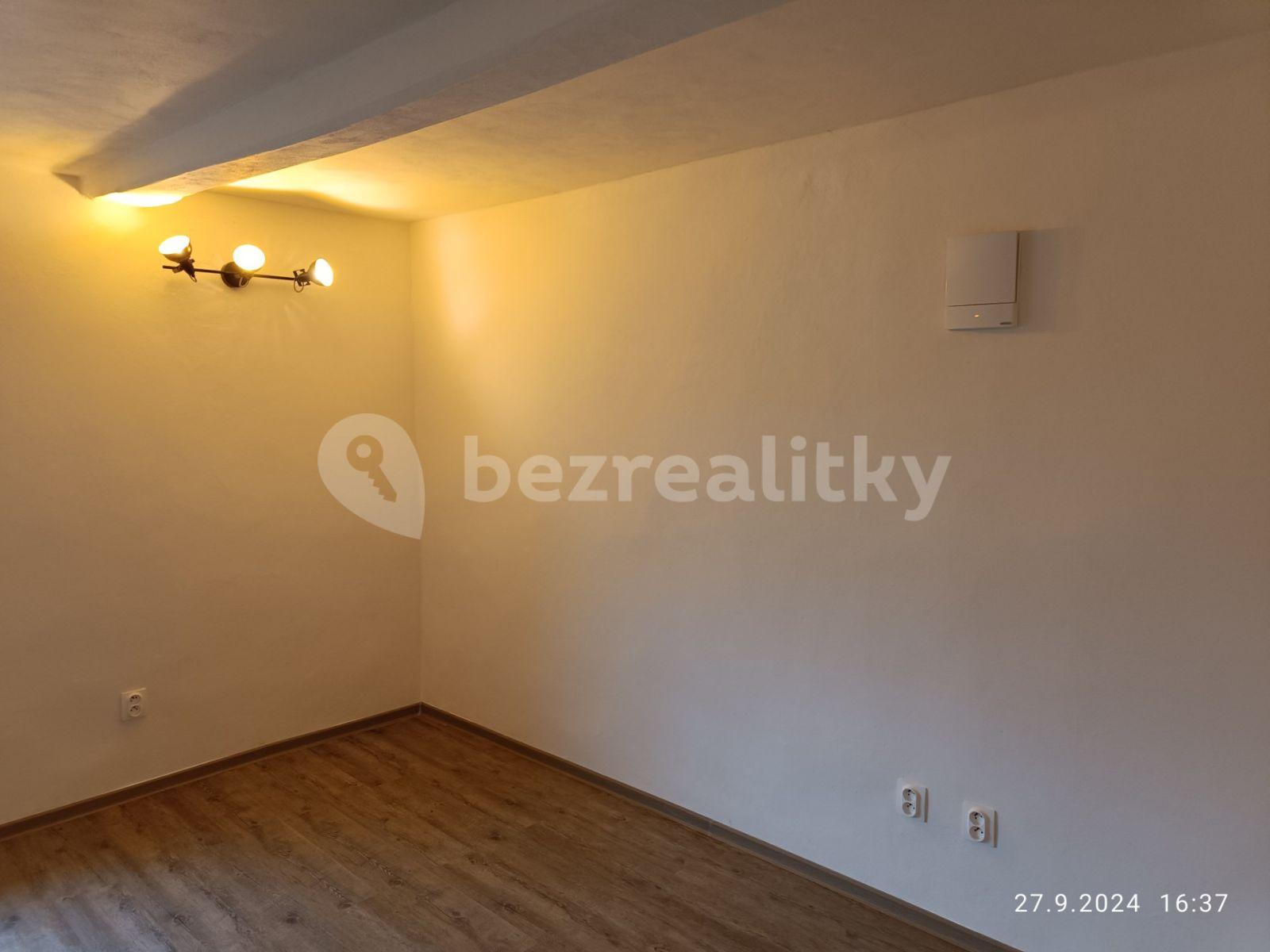 Pronájem bytu 1+kk 35 m², Nebužely, Středočeský kraj