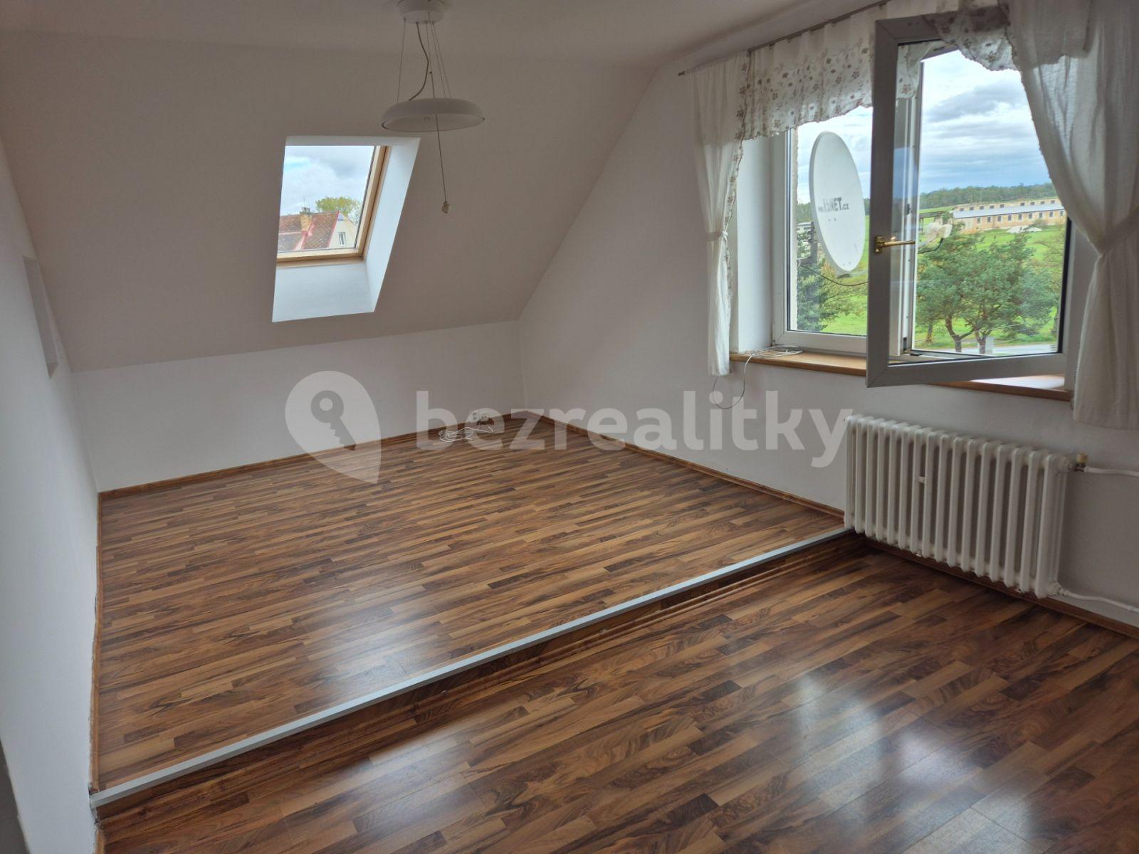 Pronájem bytu 3+1 82 m², Družstevní, Stará Huť, Středočeský kraj