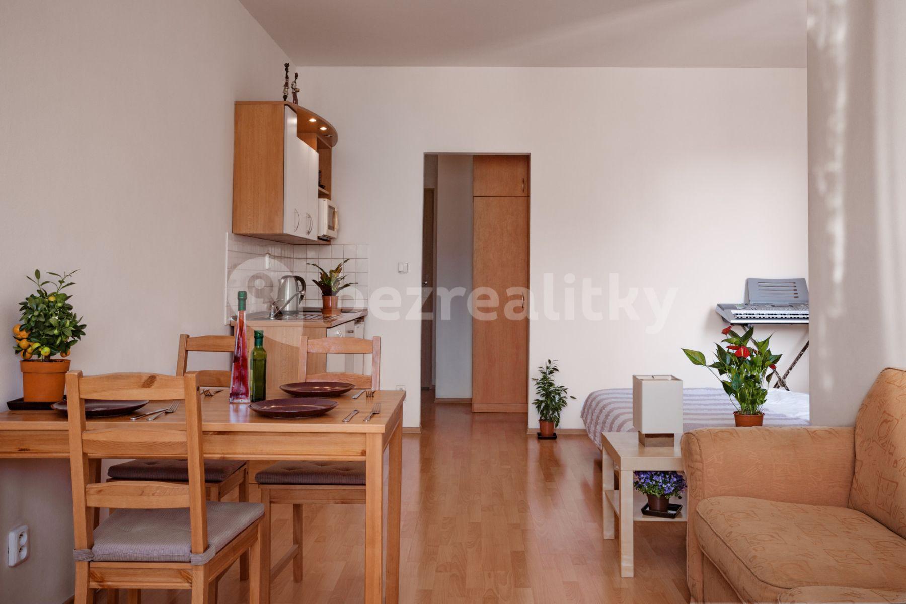 Pronájem bytu 1+kk 33 m², Kozácká, Praha, Praha