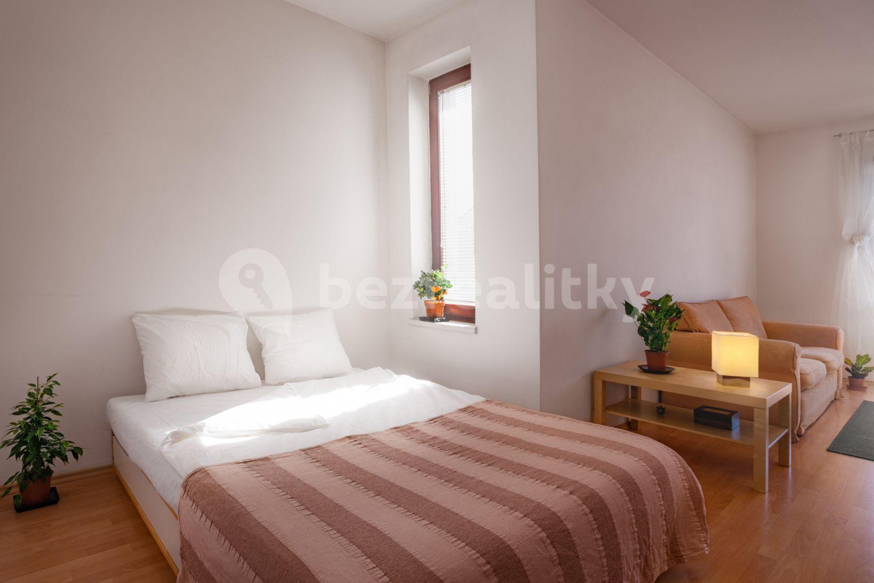 Pronájem bytu 1+kk 33 m², Kozácká, Praha, Praha