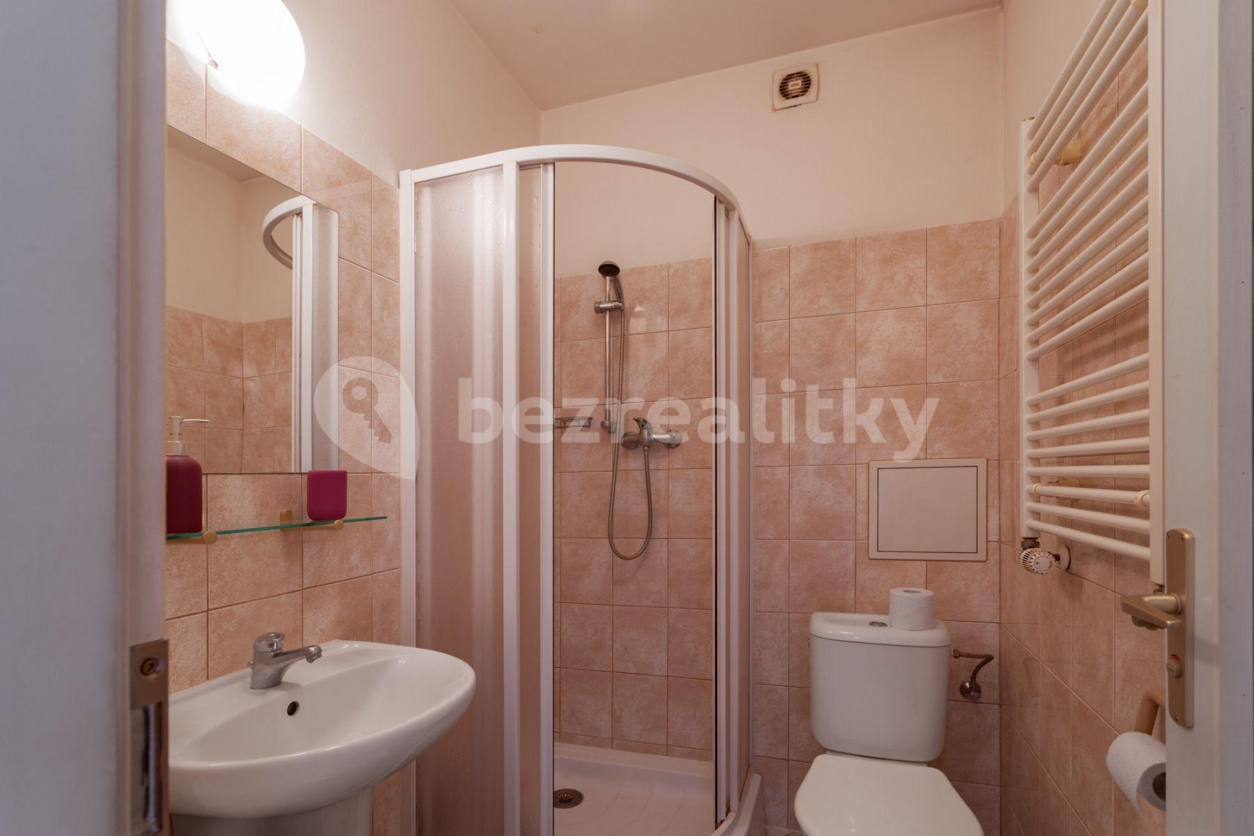 Pronájem bytu 1+kk 33 m², Kozácká, Praha, Praha