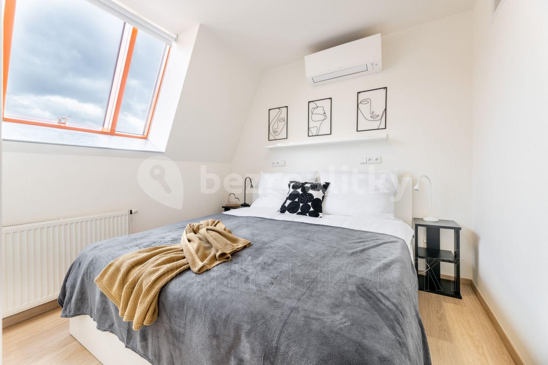 Pronájem bytu 3+kk 75 m², Karlova, Praha, Praha