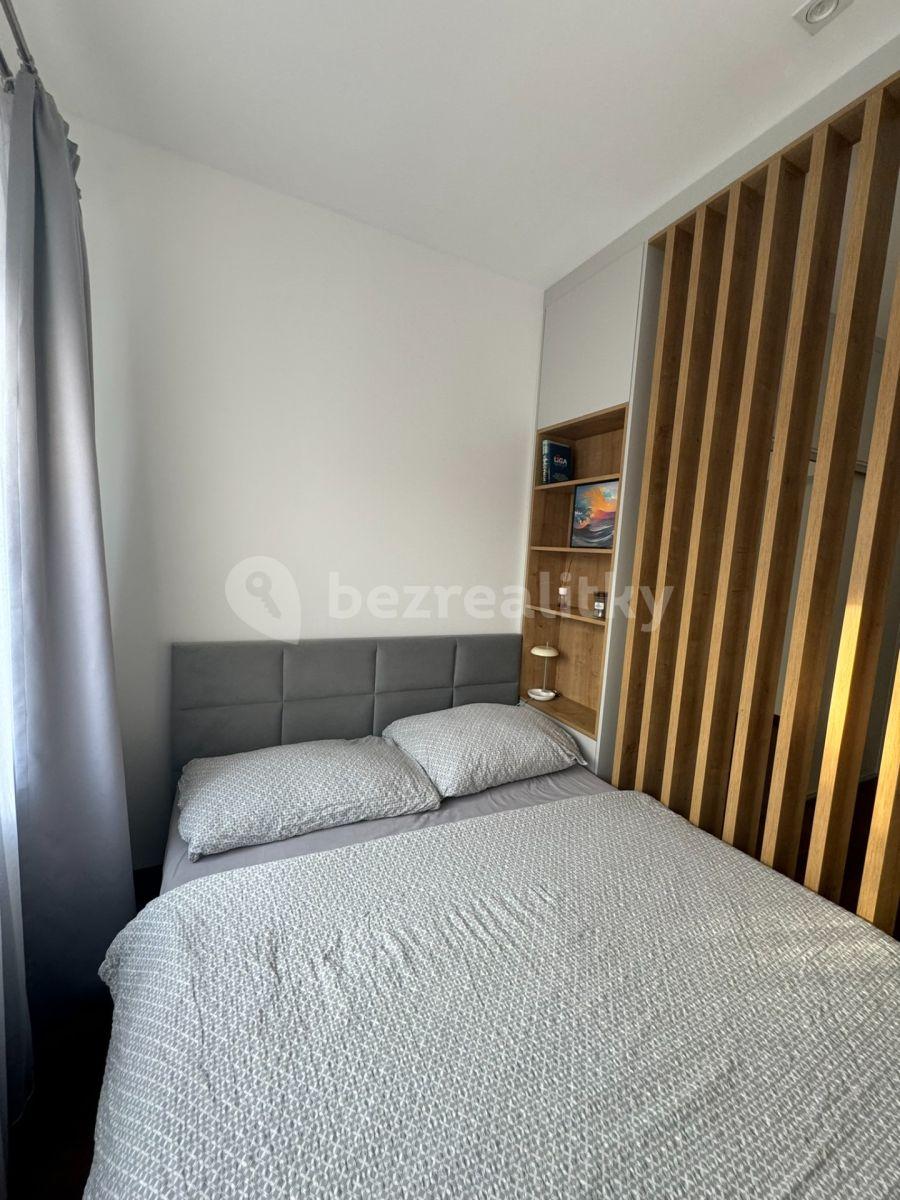 Pronájem bytu 2+kk 42 m², Na Hroudě, Praha, Praha