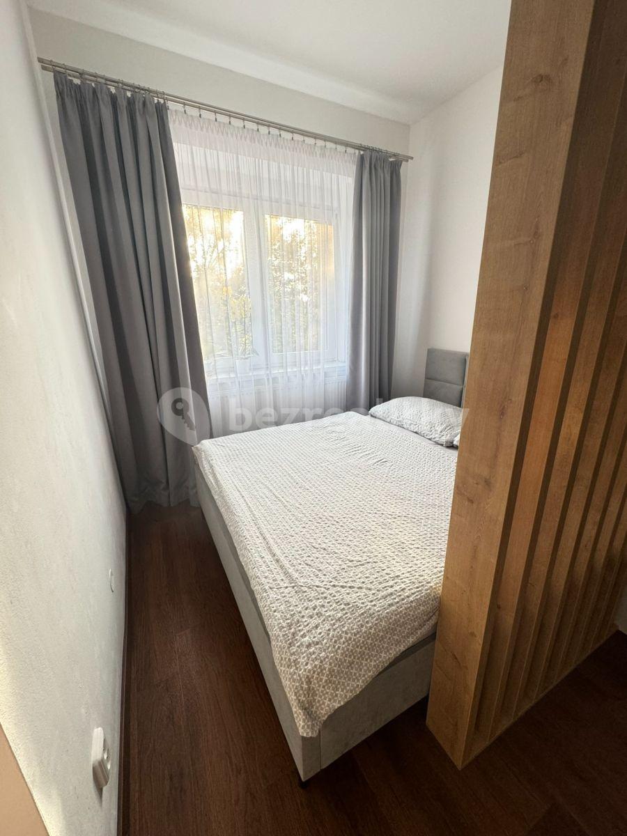 Pronájem bytu 2+kk 42 m², Na Hroudě, Praha, Praha