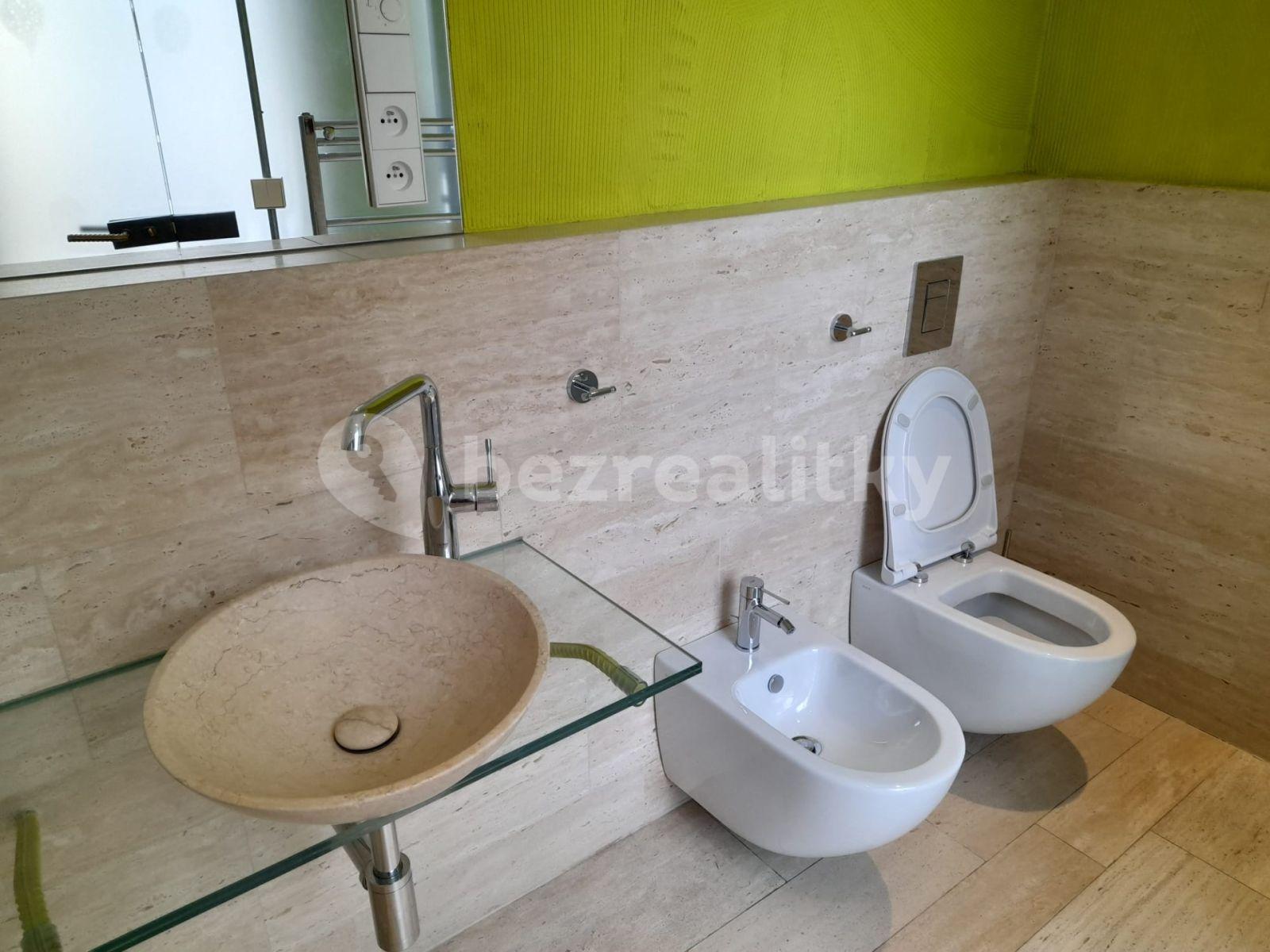 Pronájem bytu 2+kk 56 m², Komunardů, Praha, Praha